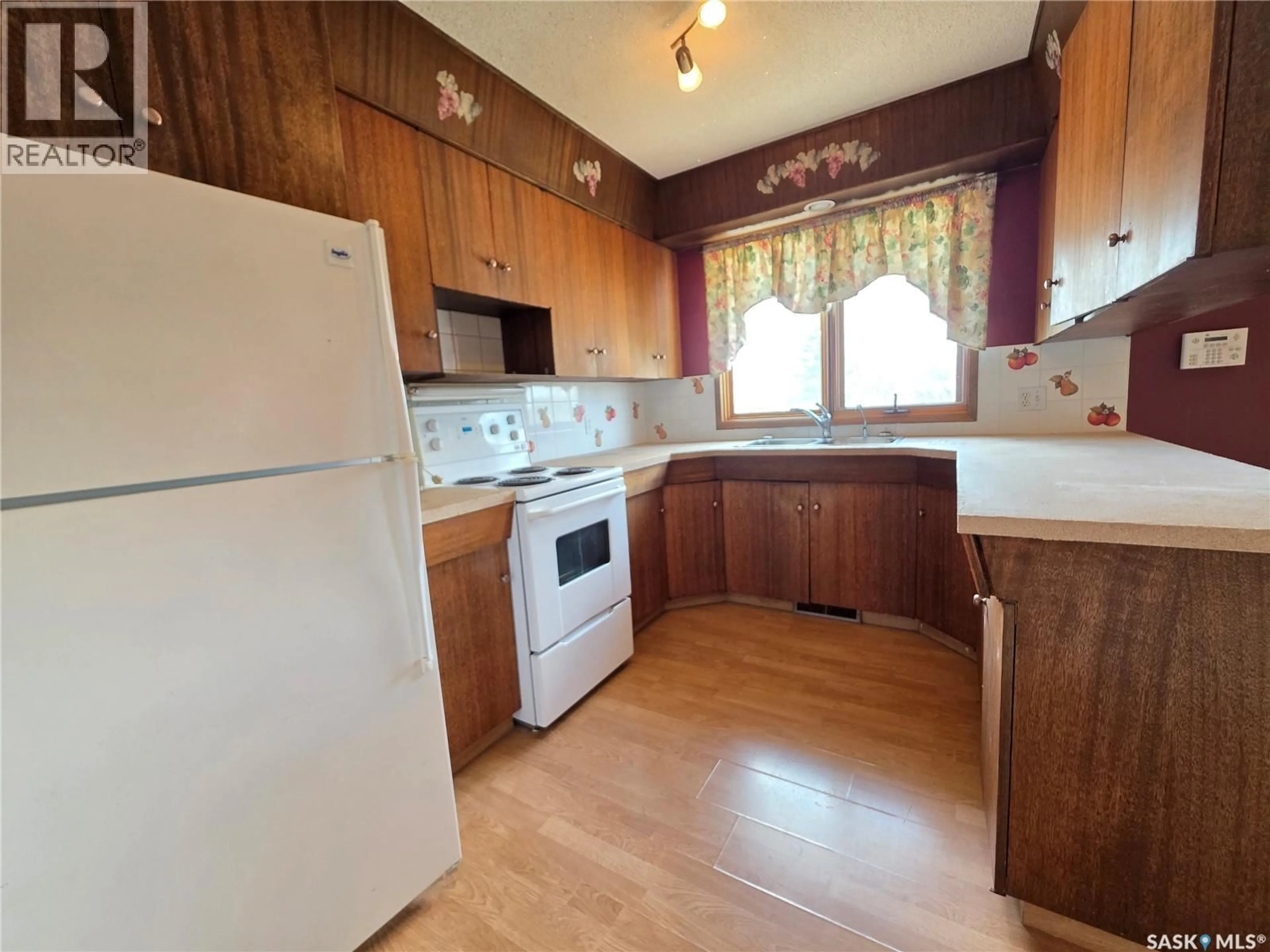 Standard kitchen, unknown for 403 ANNABLE STREET, Herbert Saskatchewan S0H2A0
