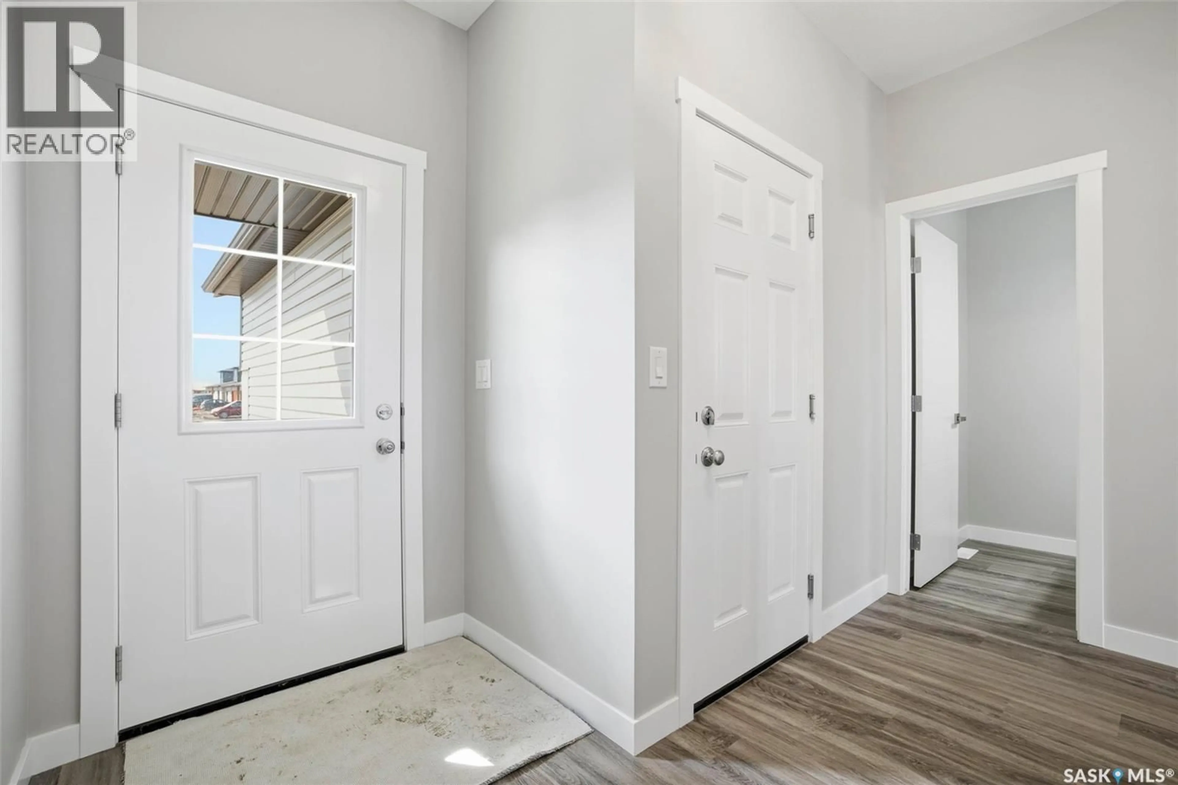 Indoor entryway for 815 BRIGHTON BOULEVARD, Saskatoon Saskatchewan S7V0Y4