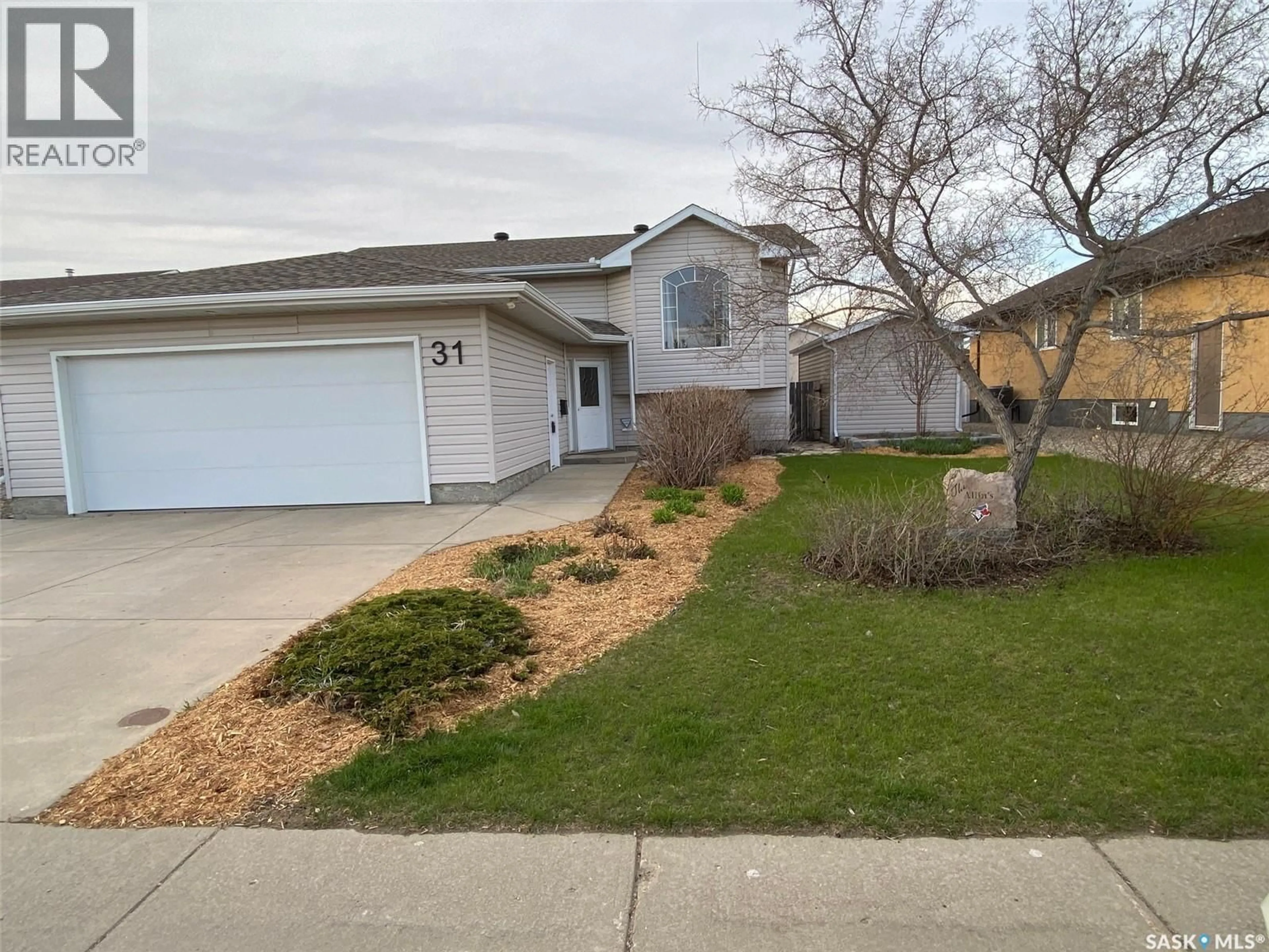 A pic from outside/outdoor area/front of a property/back of a property/a pic from drone, street for 31 ROSS DRIVE, Yorkton Saskatchewan S3N4A2