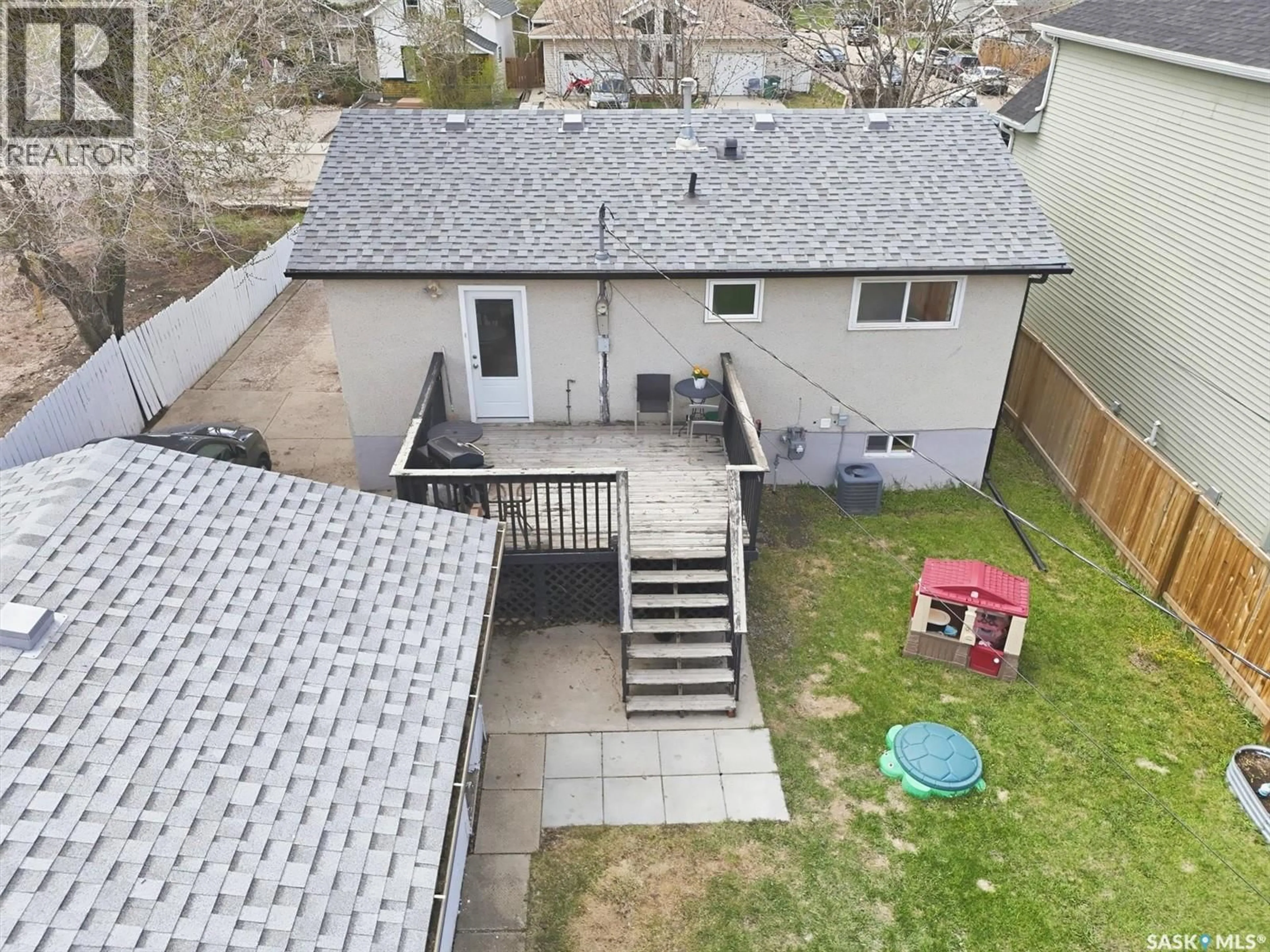 A pic from outside/outdoor area/front of a property/back of a property/a pic from drone, street for 1725 BELFAST AVENUE, Saskatoon Saskatchewan S7M0L6