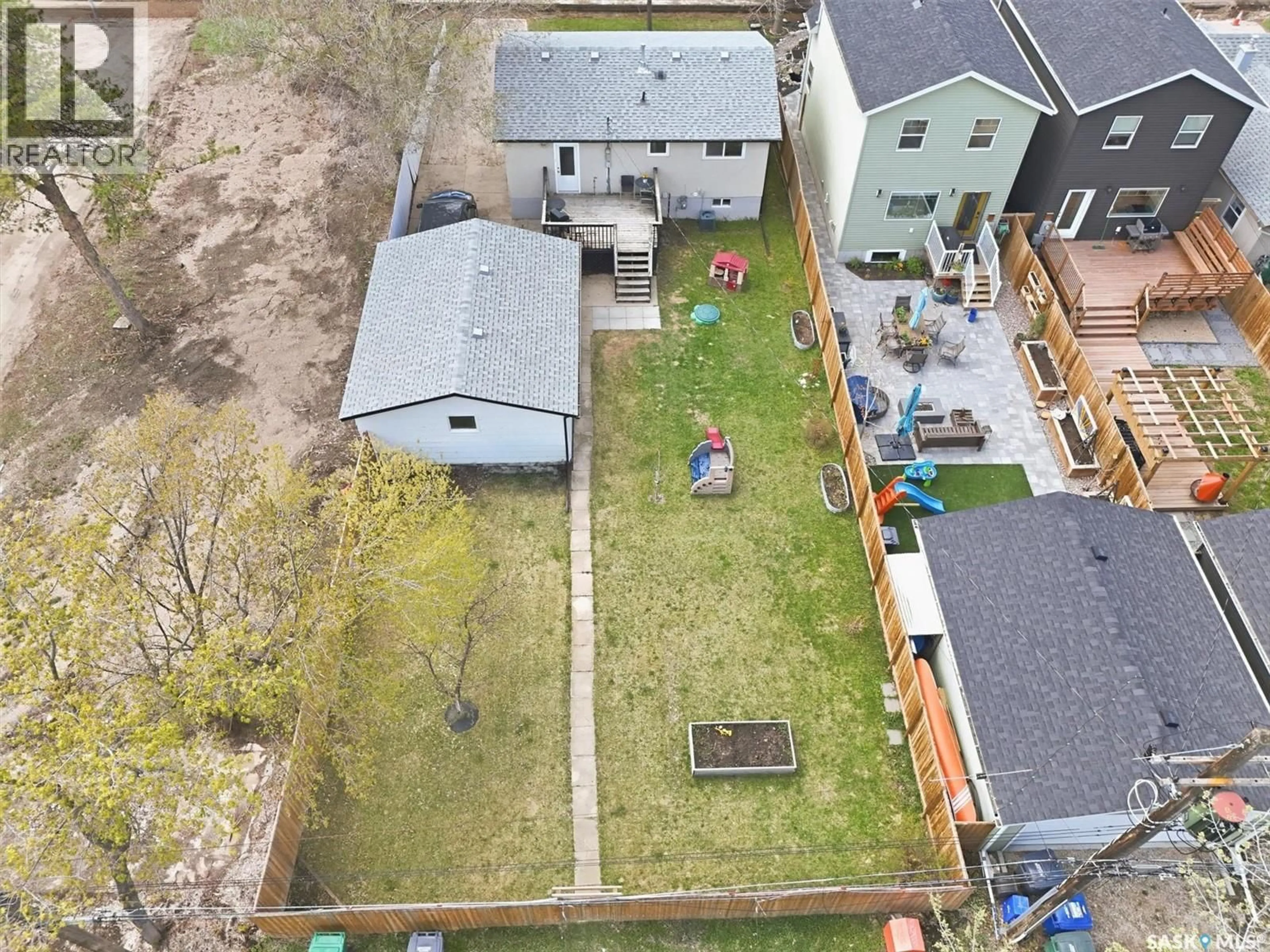 A pic from outside/outdoor area/front of a property/back of a property/a pic from drone, street for 1725 BELFAST AVENUE, Saskatoon Saskatchewan S7M0L6