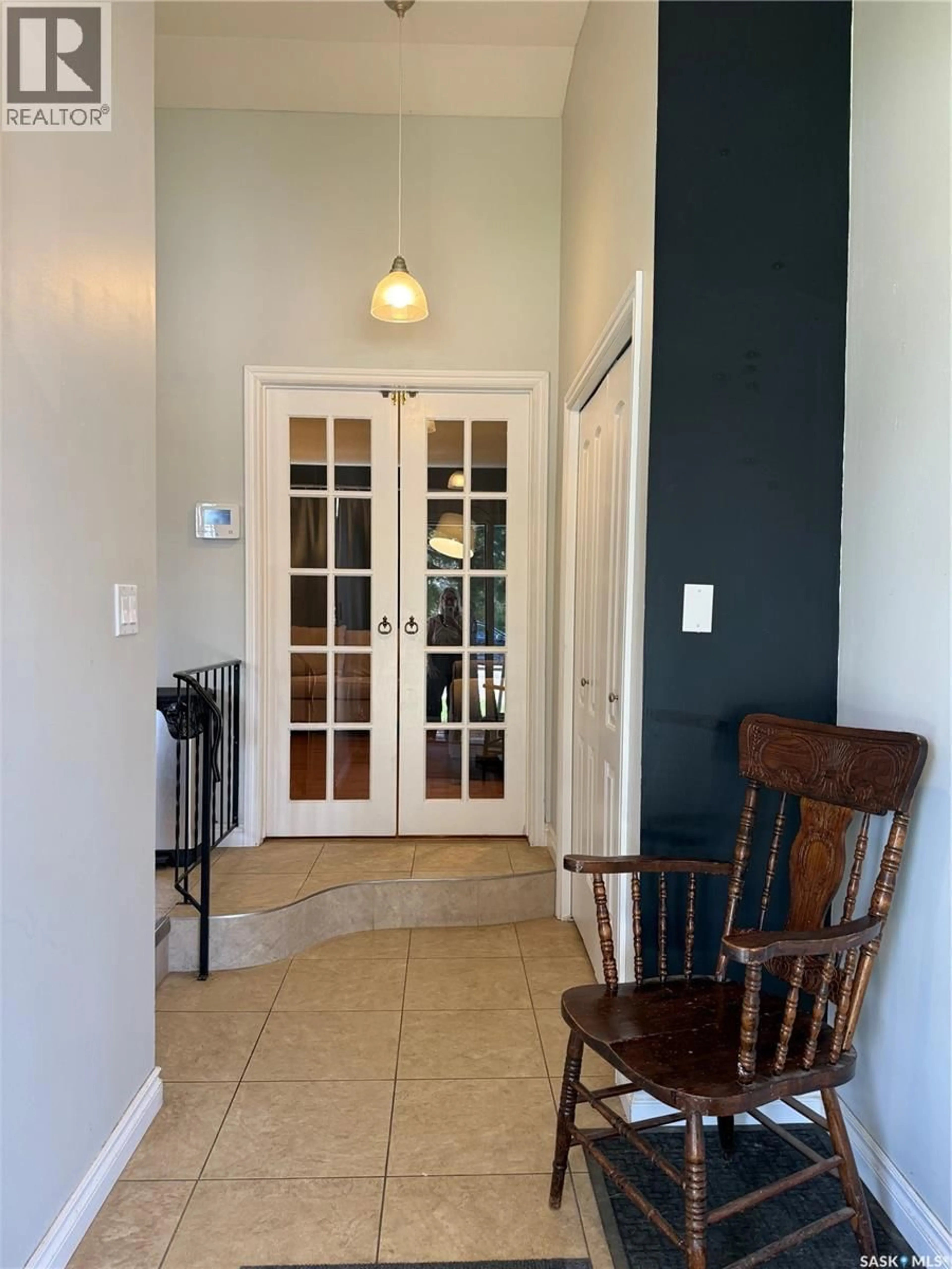 Indoor entryway for 402 9TH AVENUE, Rosthern Saskatchewan S0K3R0
