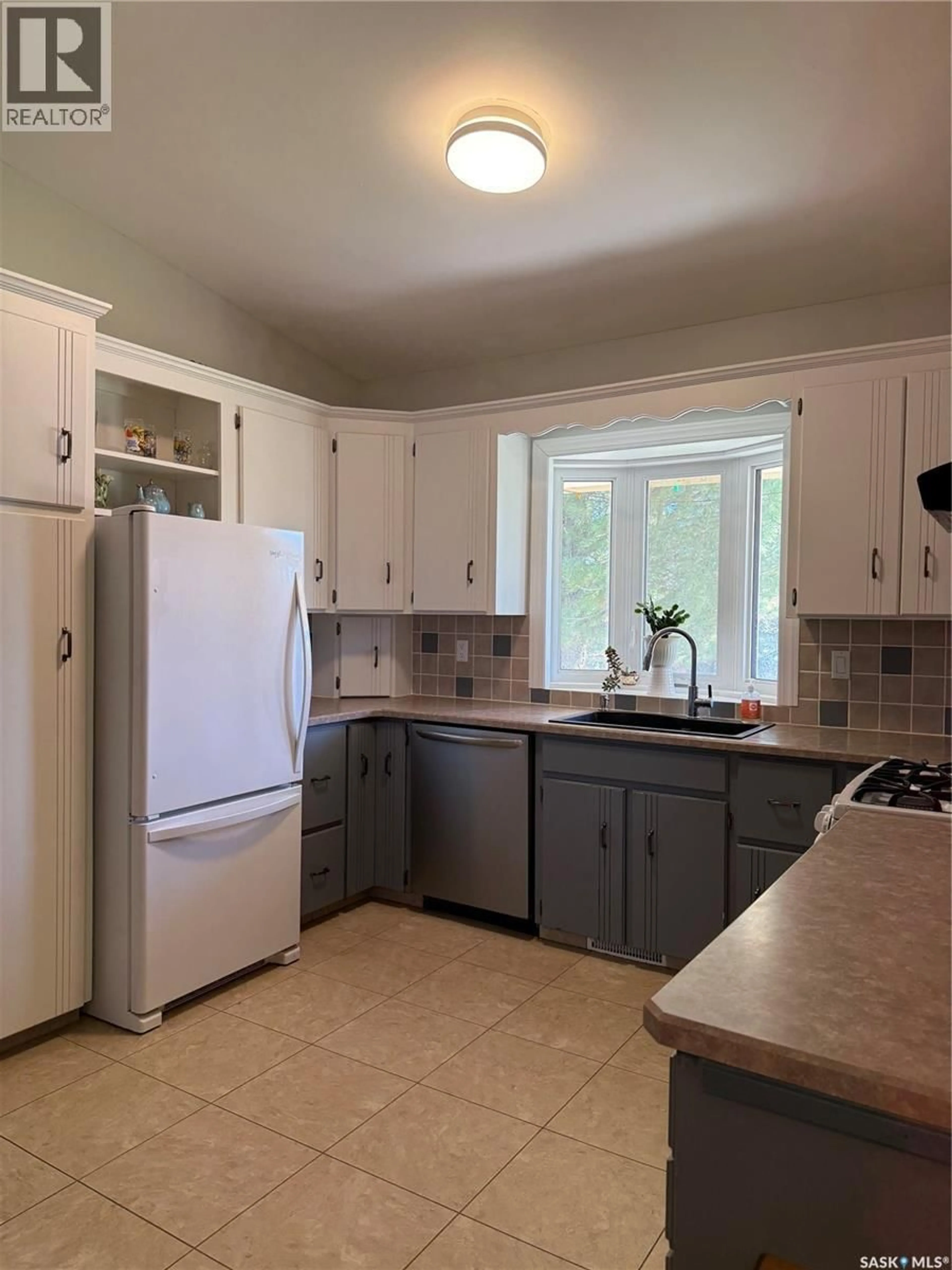 Standard kitchen, ceramic/tile floor for 402 9TH AVENUE, Rosthern Saskatchewan S0K3R0