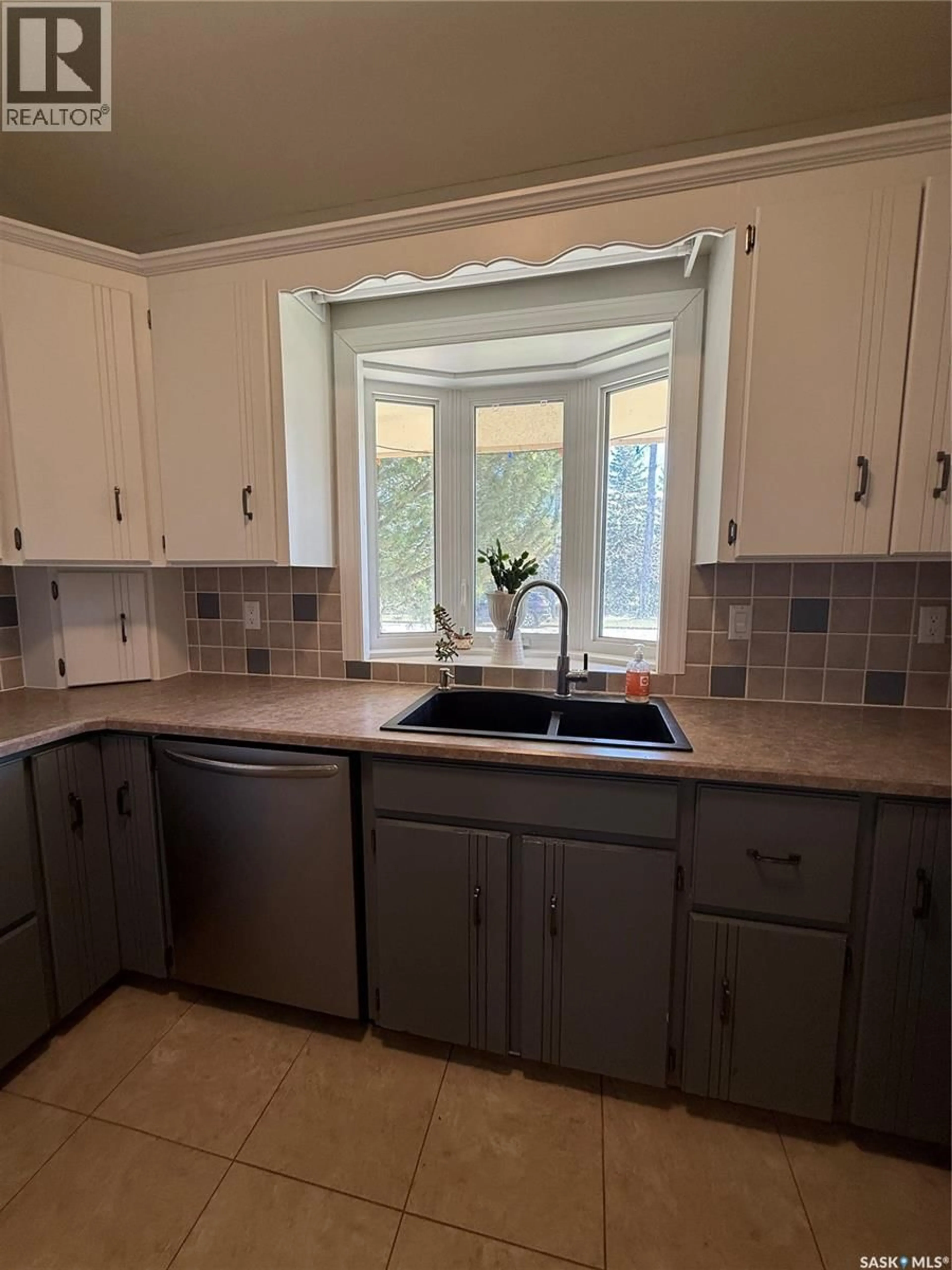 Standard kitchen, ceramic/tile floor for 402 9TH AVENUE, Rosthern Saskatchewan S0K3R0