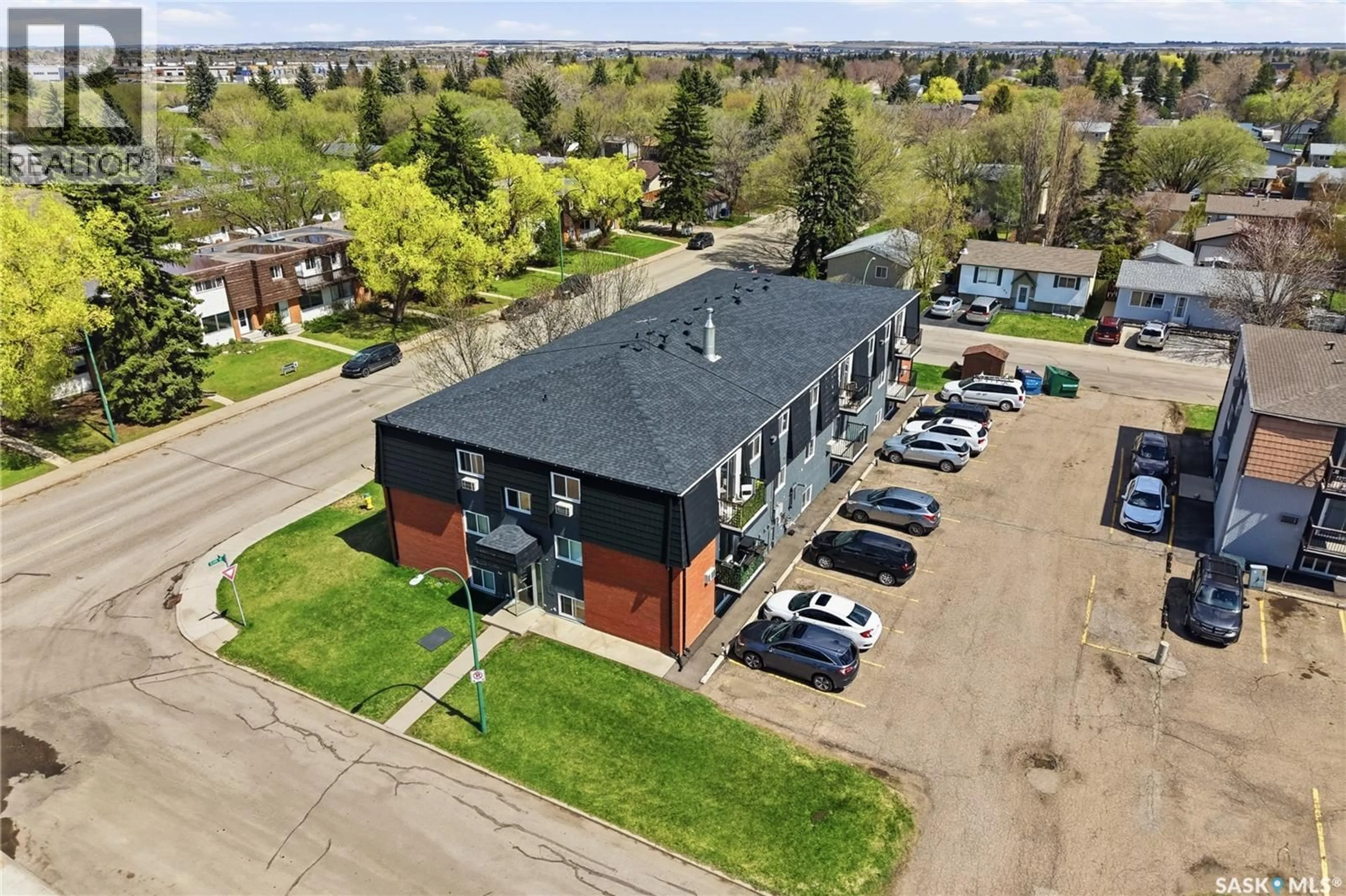 A pic from outside/outdoor area/front of a property/back of a property/a pic from drone, building for 3 115 ACADIA DRIVE, Saskatoon Saskatchewan S7H4T8