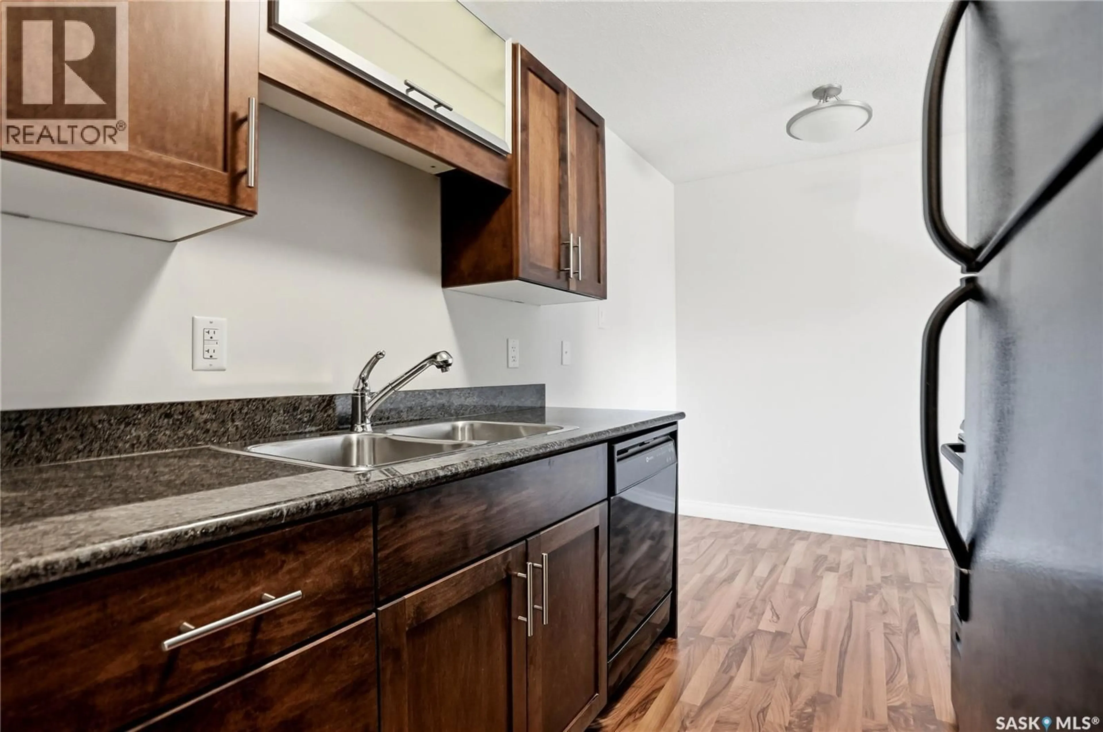Standard kitchen, wood/laminate floor for 3 115 ACADIA DRIVE, Saskatoon Saskatchewan S7H4T8