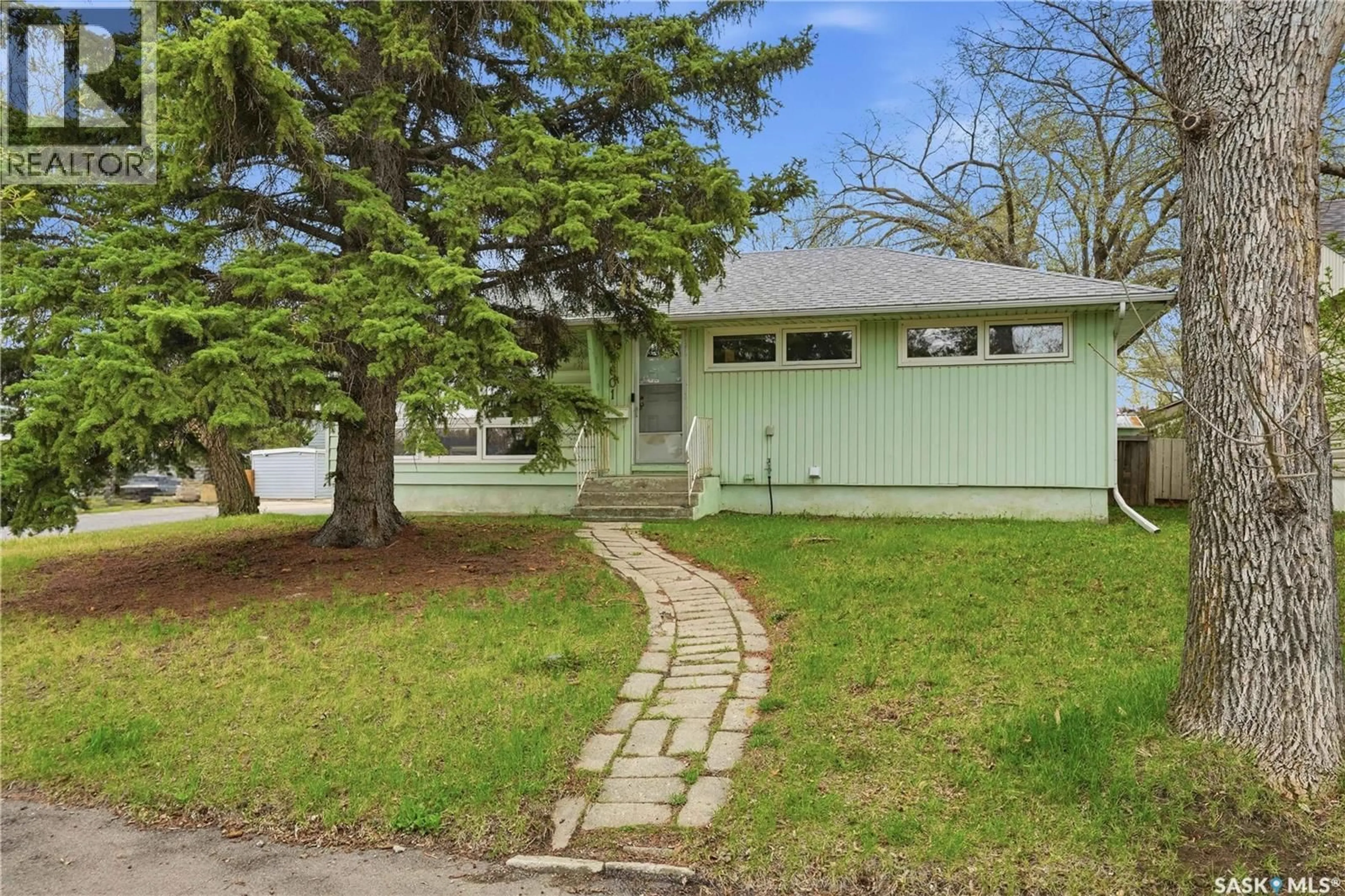Home with vinyl exterior material, street for 2601 PASQUA STREET, Regina Saskatchewan S4S0M4