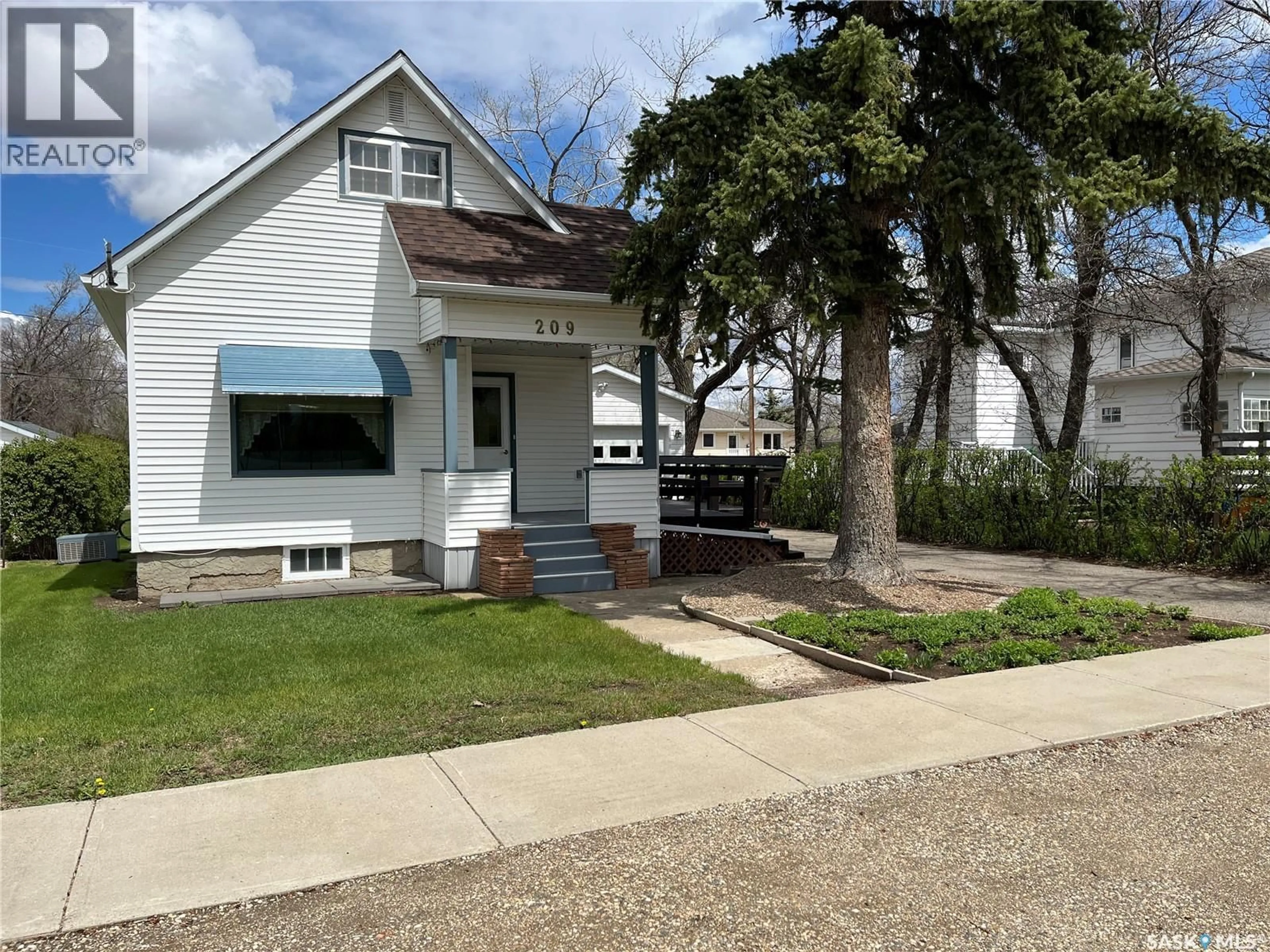 Unknown for 209 2ND AVENUE, Gravelbourg Saskatchewan S0H1X0