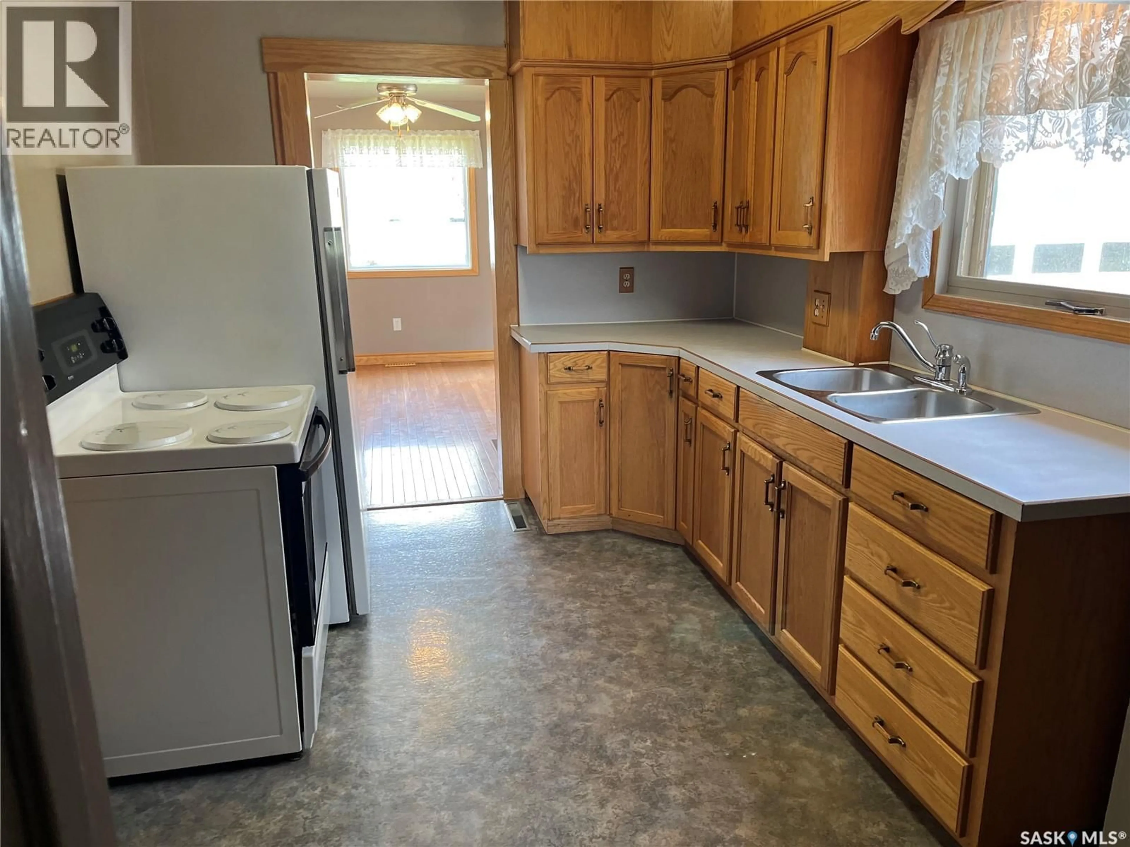 Standard kitchen, unknown for 209 2ND AVENUE, Gravelbourg Saskatchewan S0H1X0