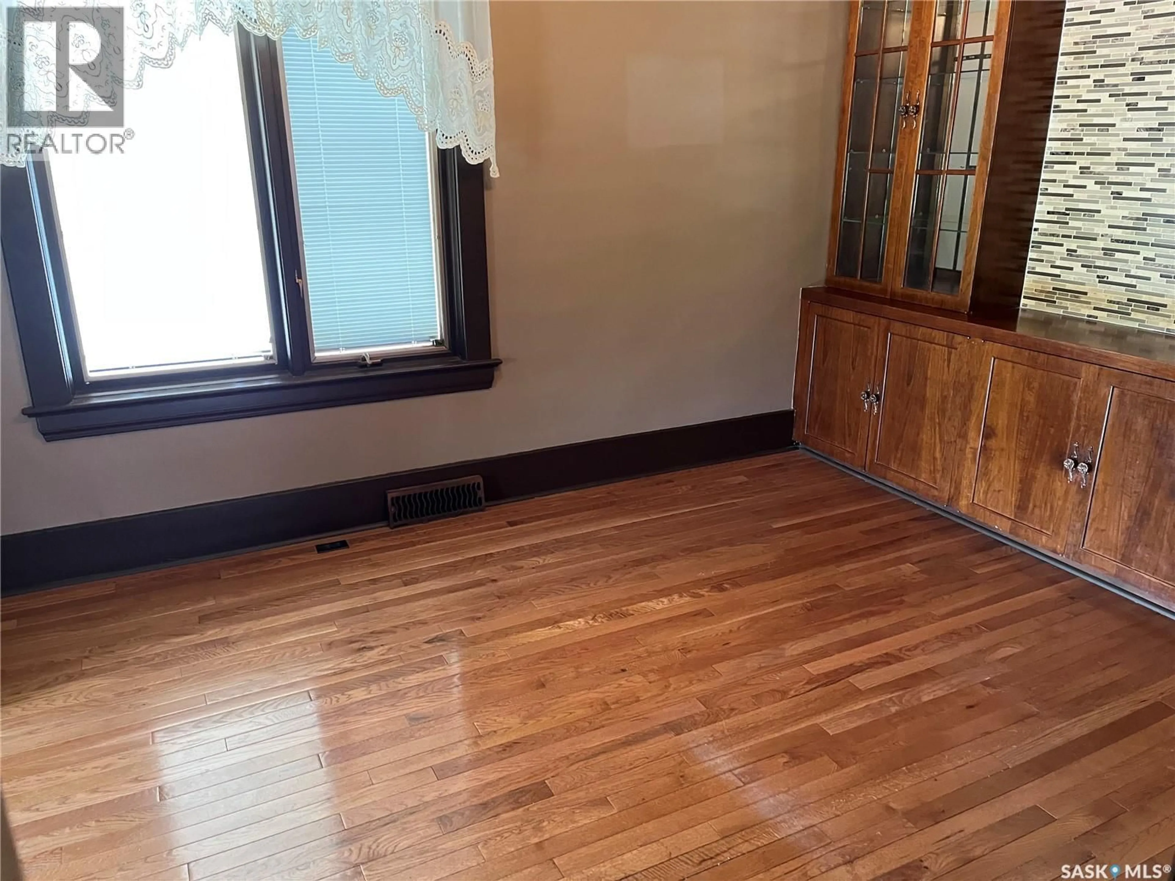 A pic of a room for 209 2ND AVENUE, Gravelbourg Saskatchewan S0H1X0