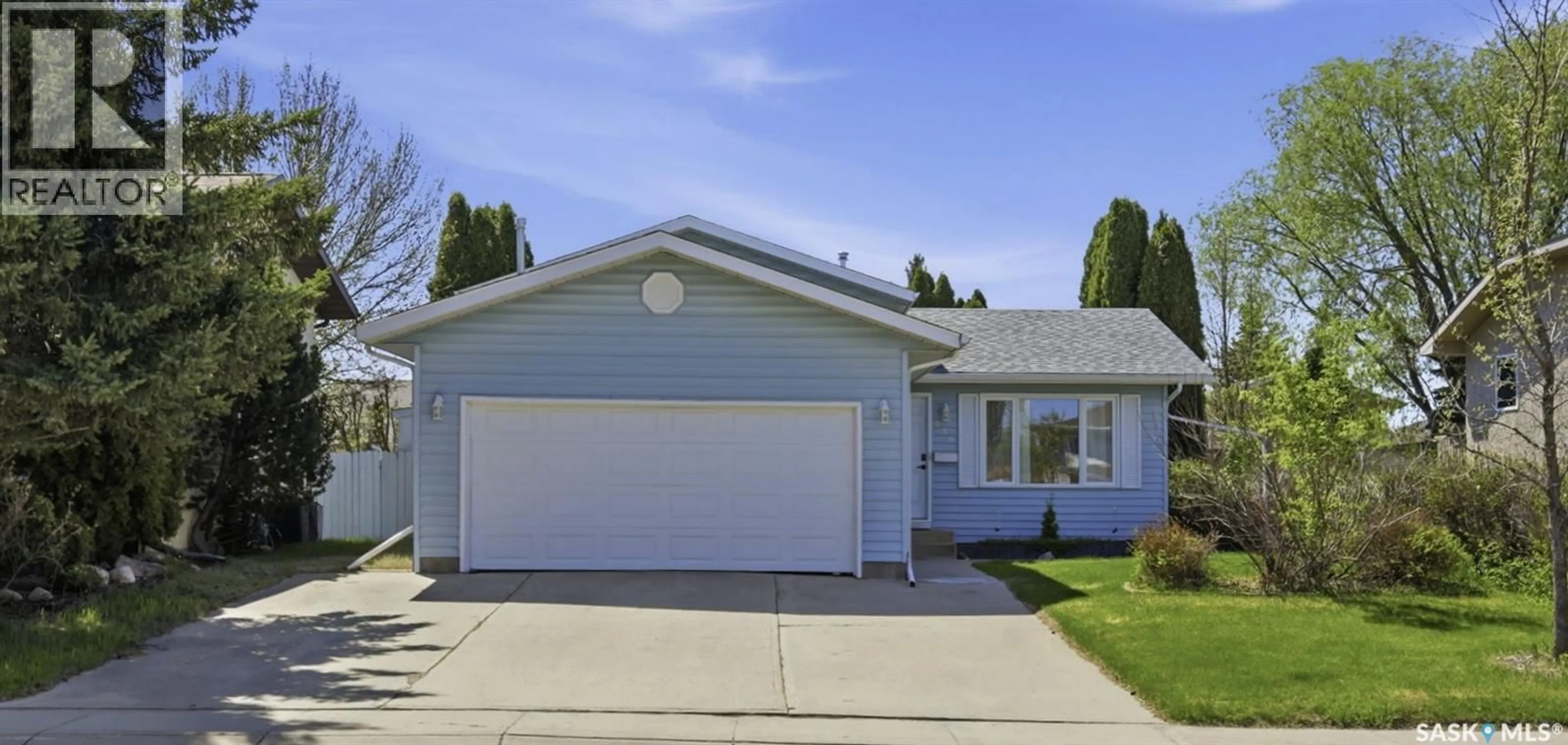 Home with vinyl exterior material, street for 230 KONIHOWSKI ROAD, Saskatoon Saskatchewan S7S1A7