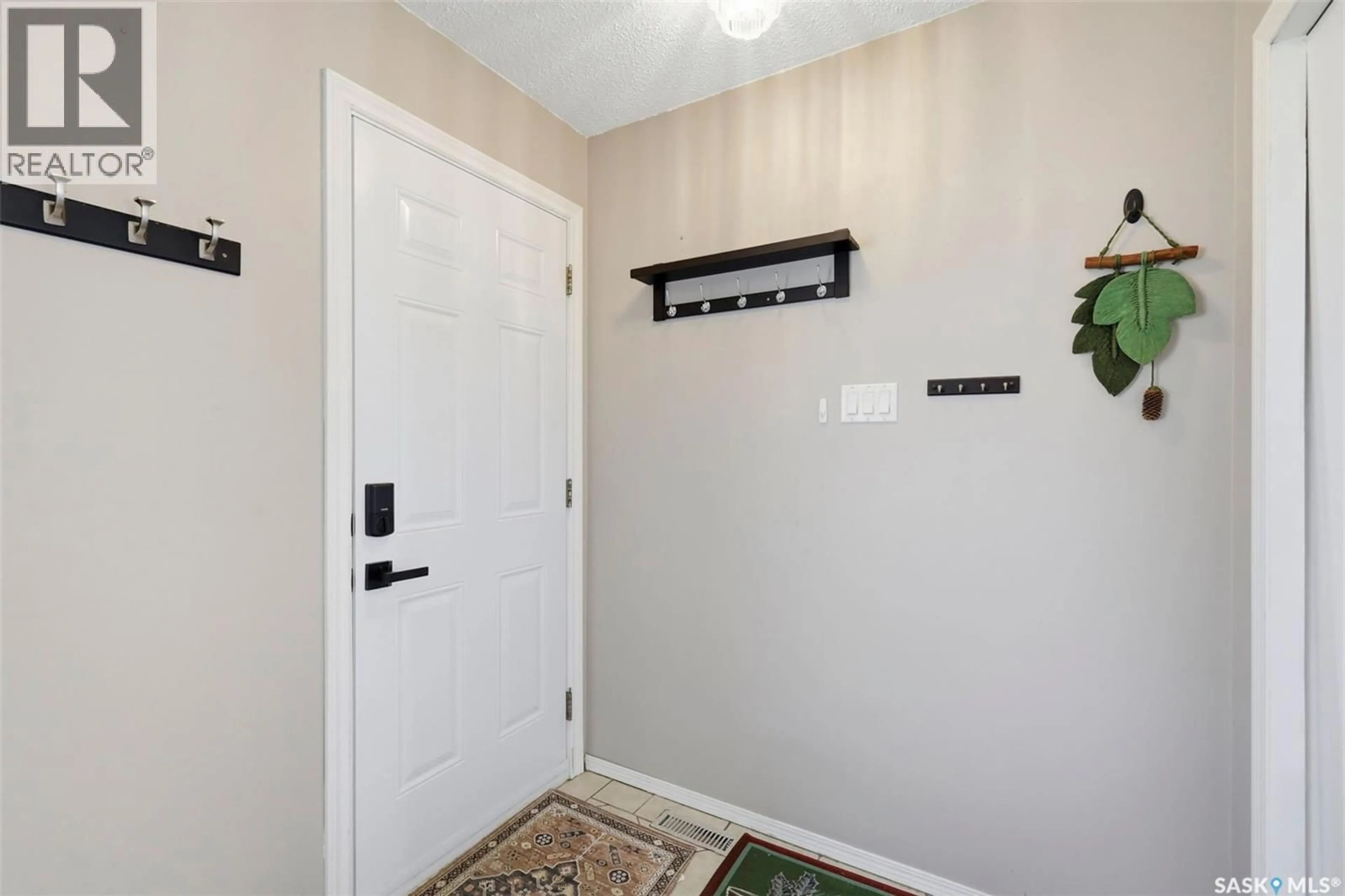 Indoor entryway for 230 KONIHOWSKI ROAD, Saskatoon Saskatchewan S7S1A7
