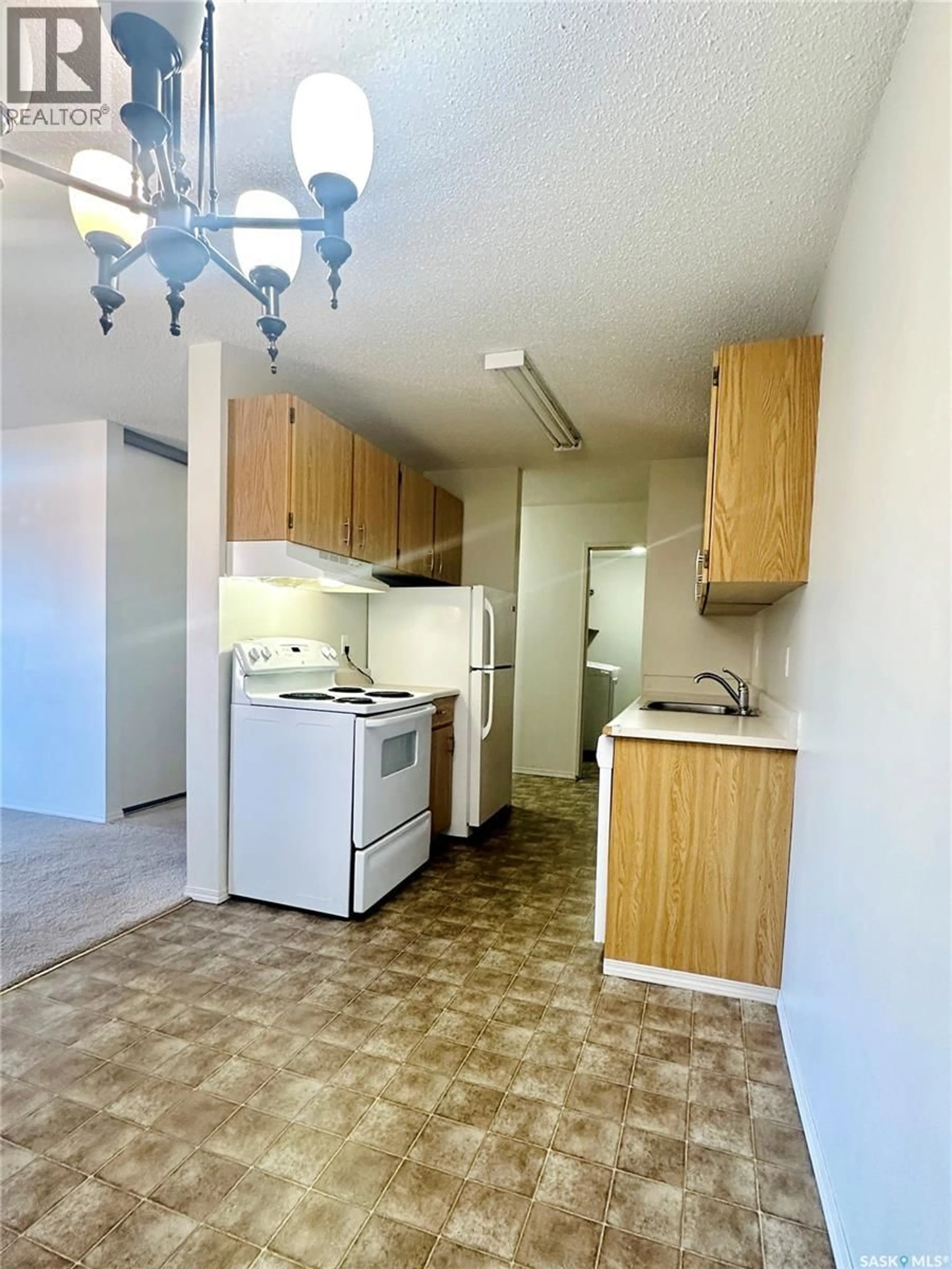 Standard kitchen, unknown for 305 1110 9TH AVENUE NE, Swift Current Saskatchewan S9H2S9