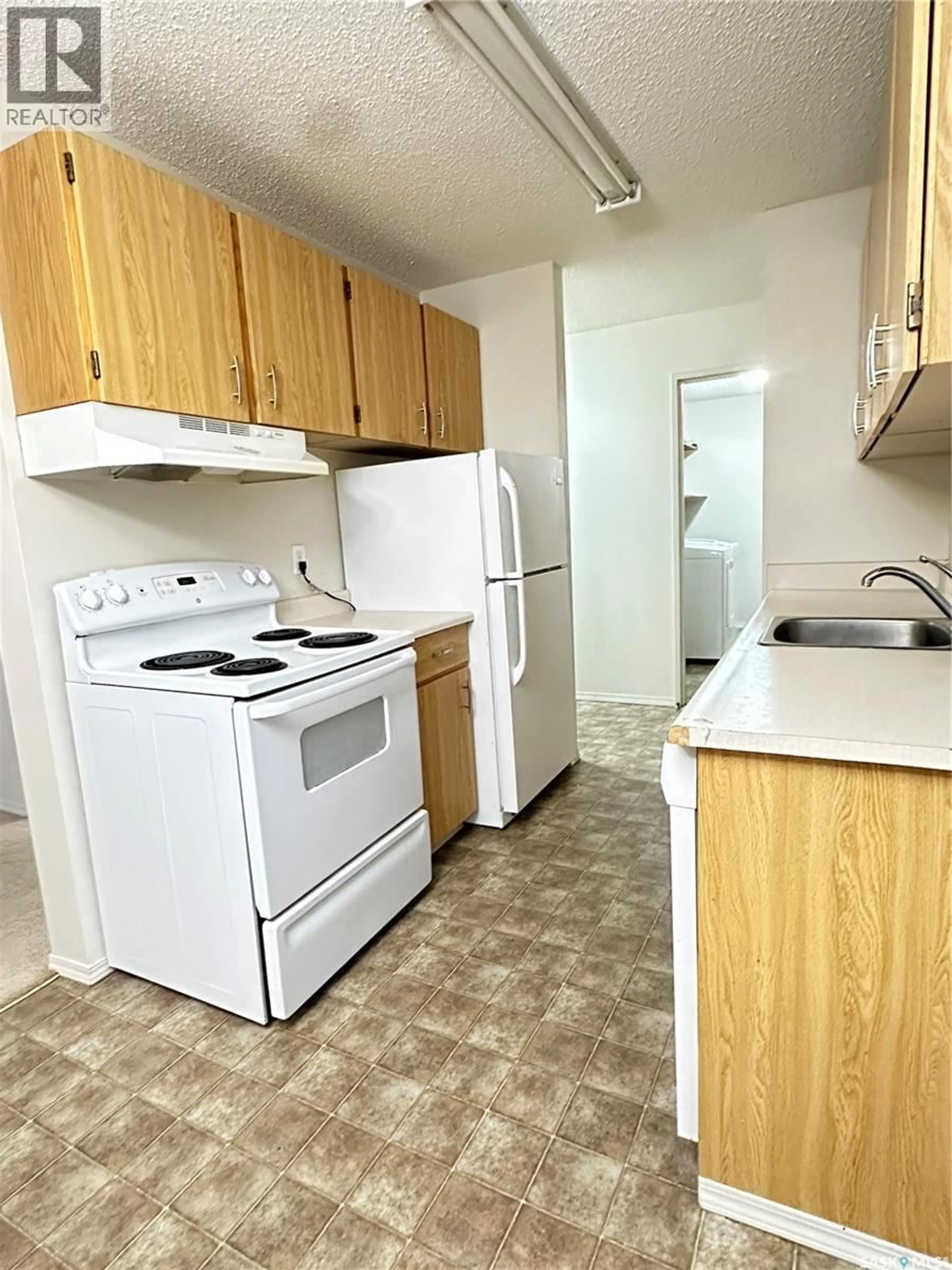 Standard kitchen, unknown for 305 1110 9TH AVENUE NE, Swift Current Saskatchewan S9H2S9