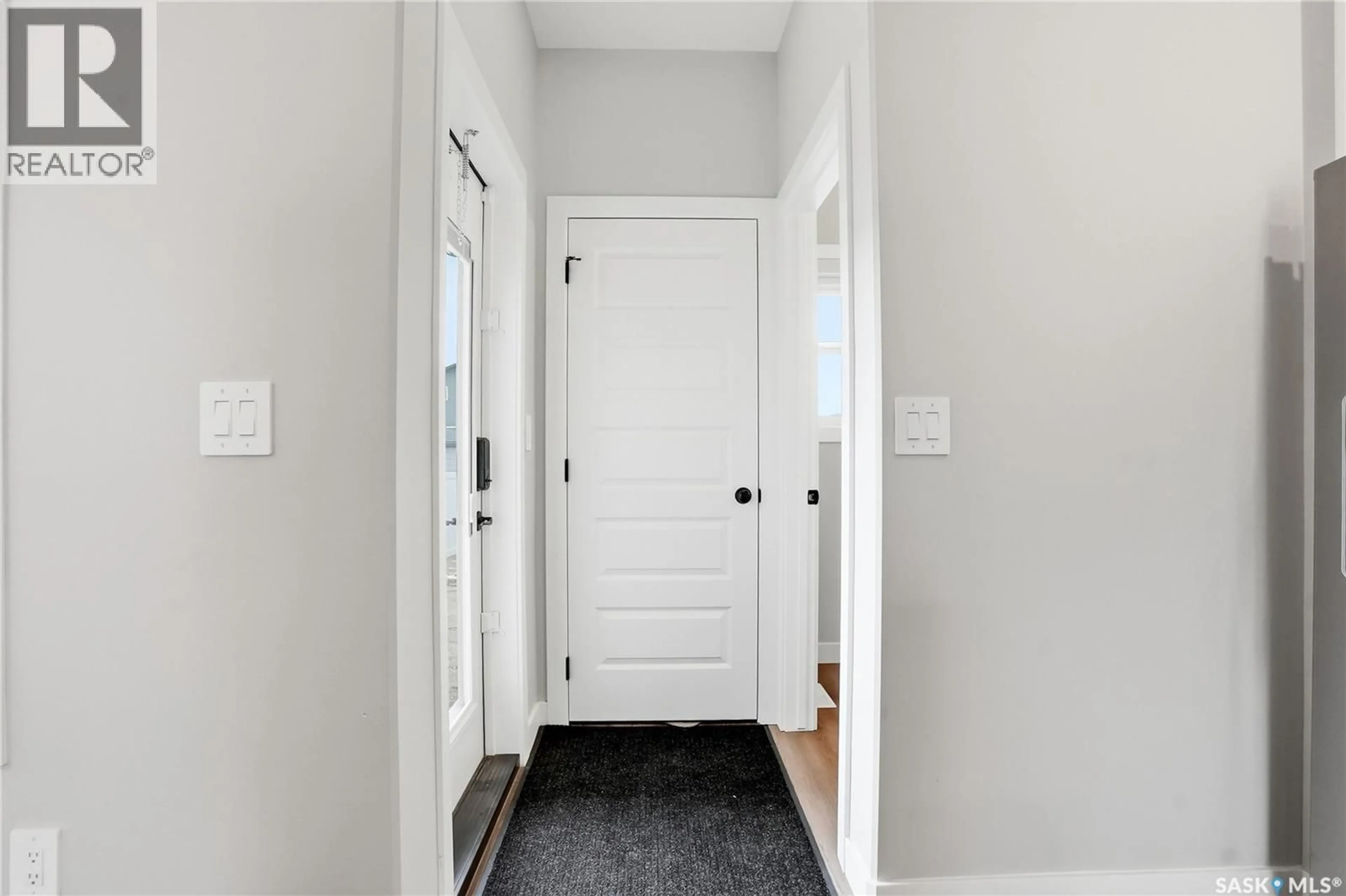 Indoor entryway for 199 KOSTIUK CRESCENT, Saskatoon Saskatchewan S7W0L8