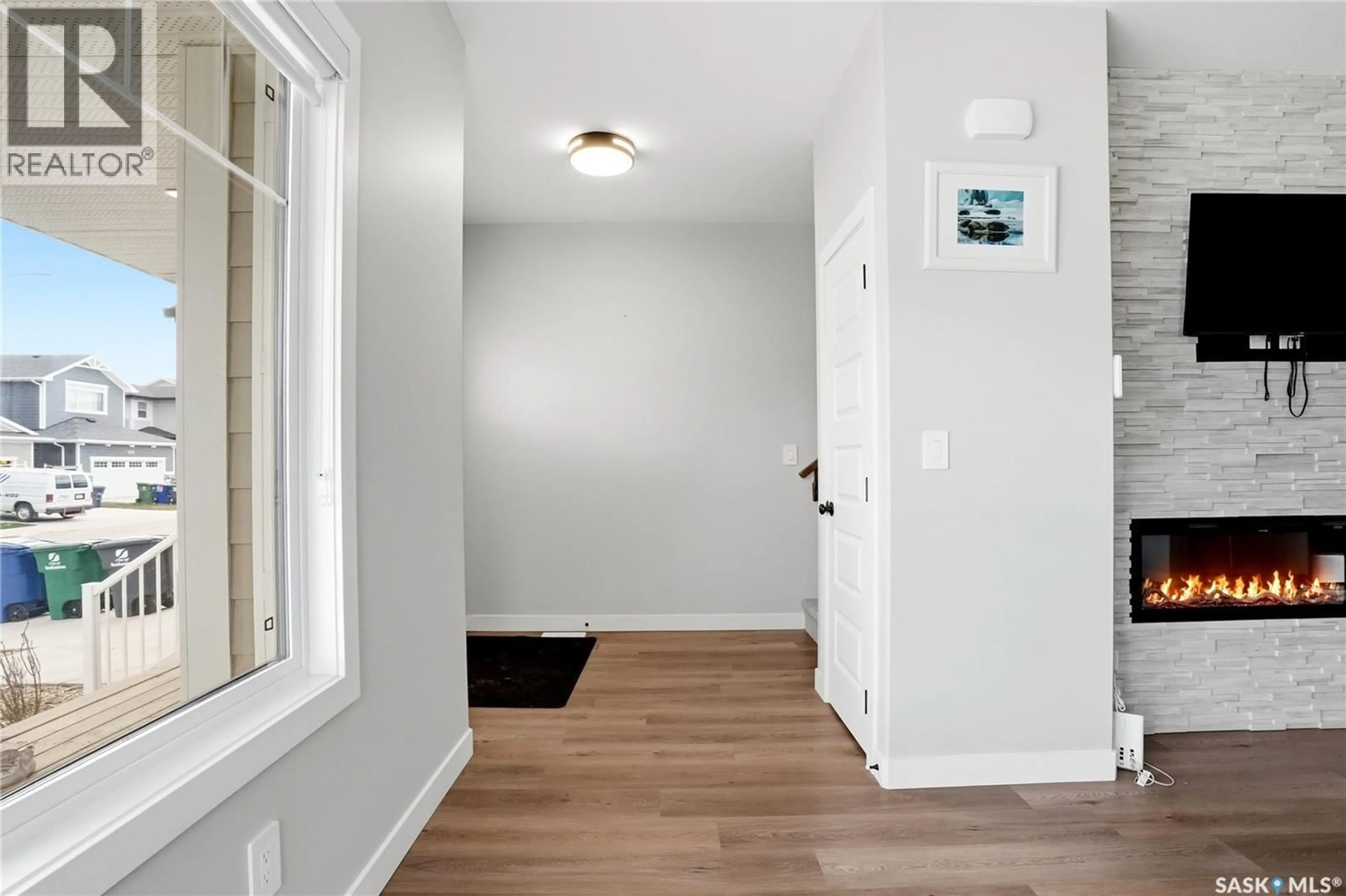 Indoor entryway for 199 KOSTIUK CRESCENT, Saskatoon Saskatchewan S7W0L8