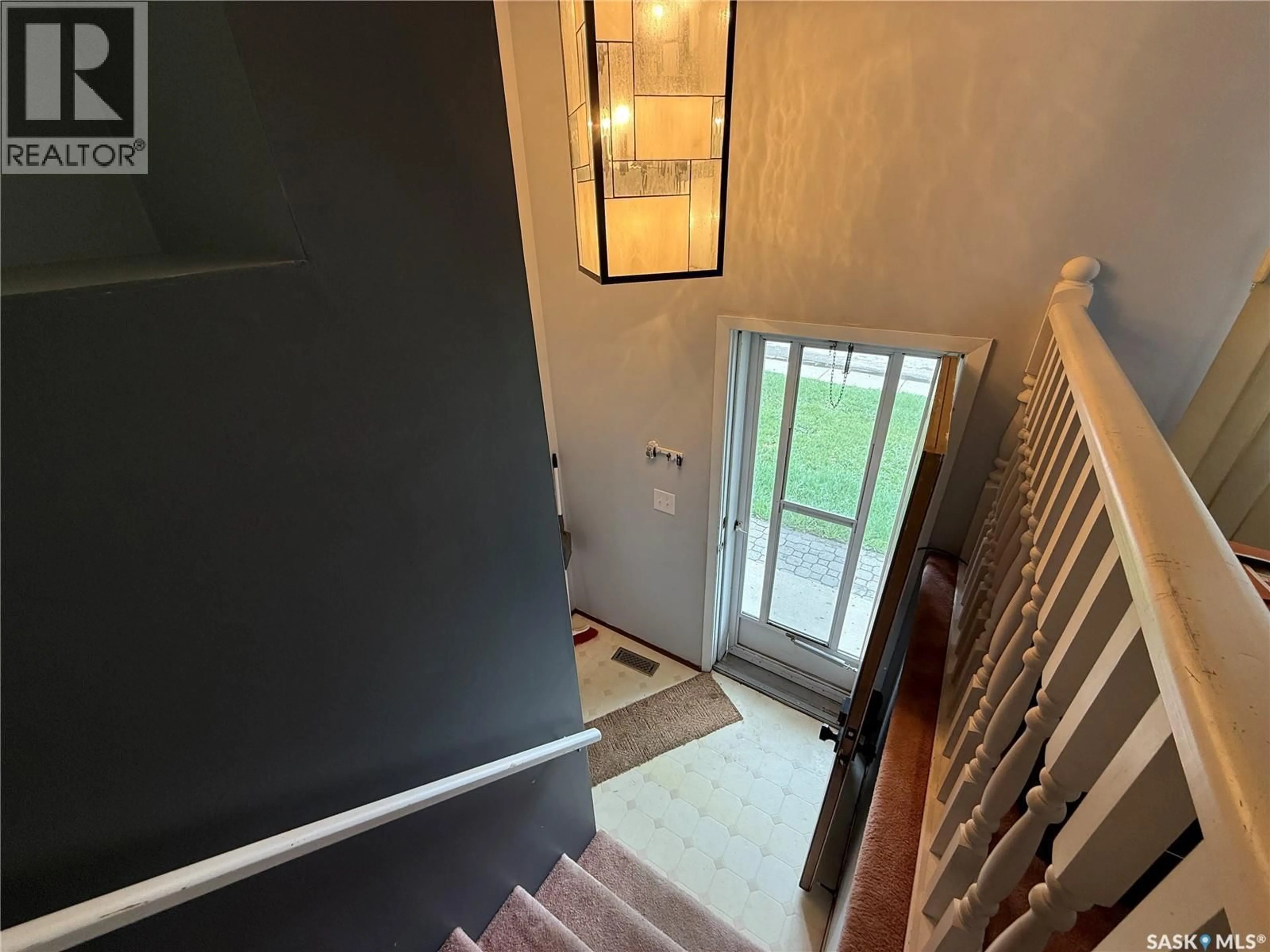 Indoor foyer for 138 WEYAKWIN DRIVE, Saskatoon Saskatchewan S7J4M5