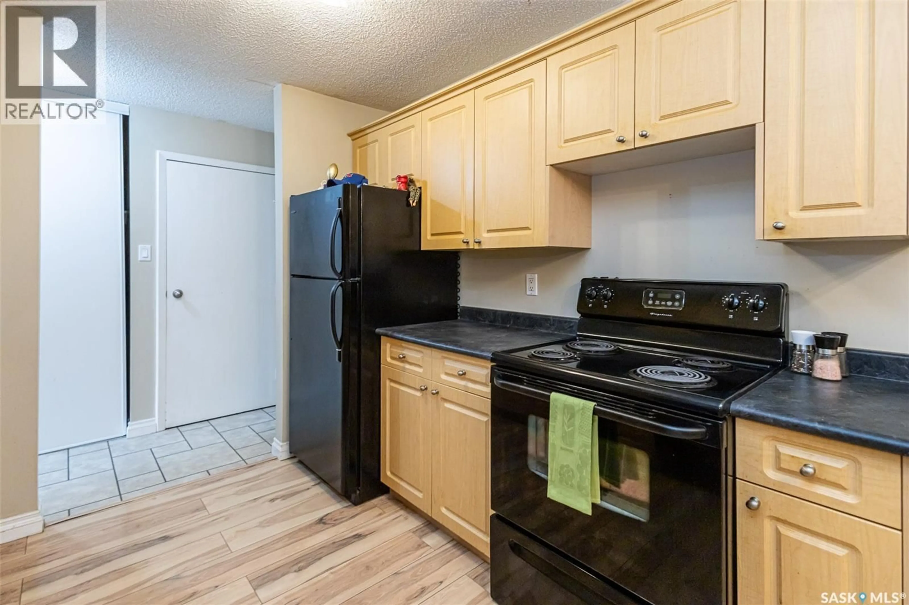 Standard kitchen, unknown for 3809 - 14 LUTHER PLACE, Saskatoon Saskatchewan S7H4B1