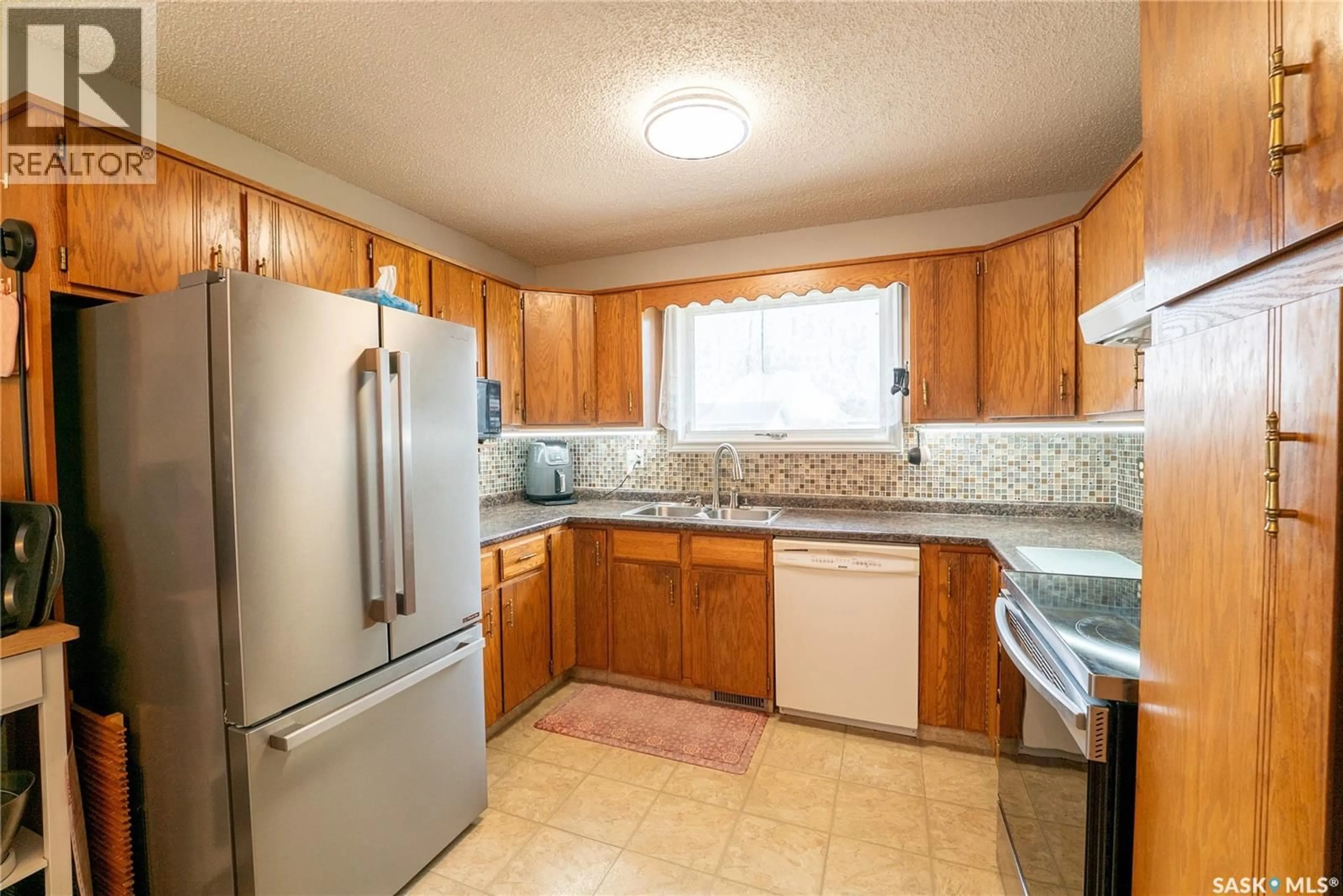 Standard kitchen, ceramic/tile floor for 406 WALTER SCOTT AVENUE, Hanley Saskatchewan S0G2E0
