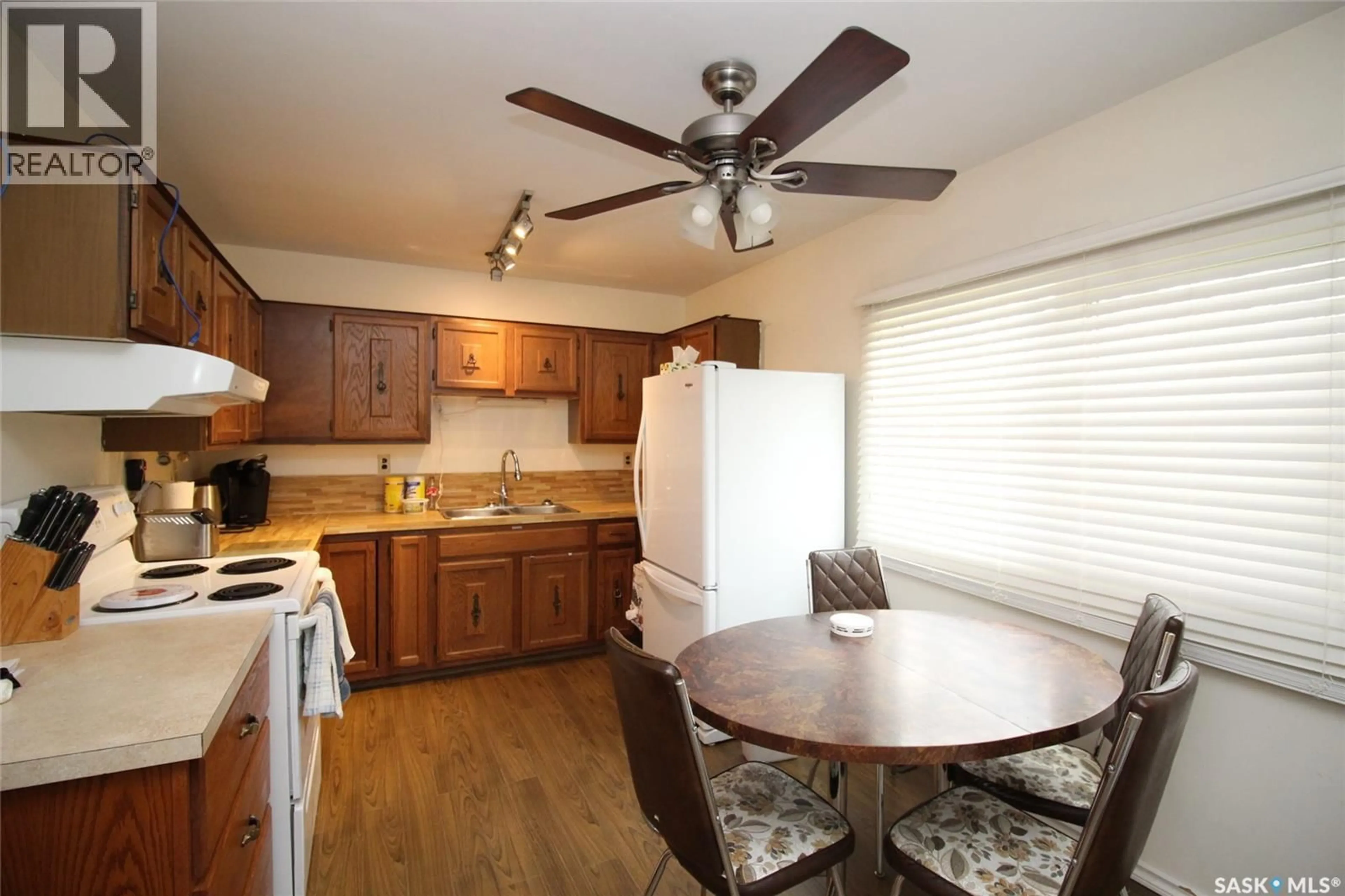 Standard kitchen, wood/laminate floor for 403 4TH STREET, Shaunavon Saskatchewan S0N2M0
