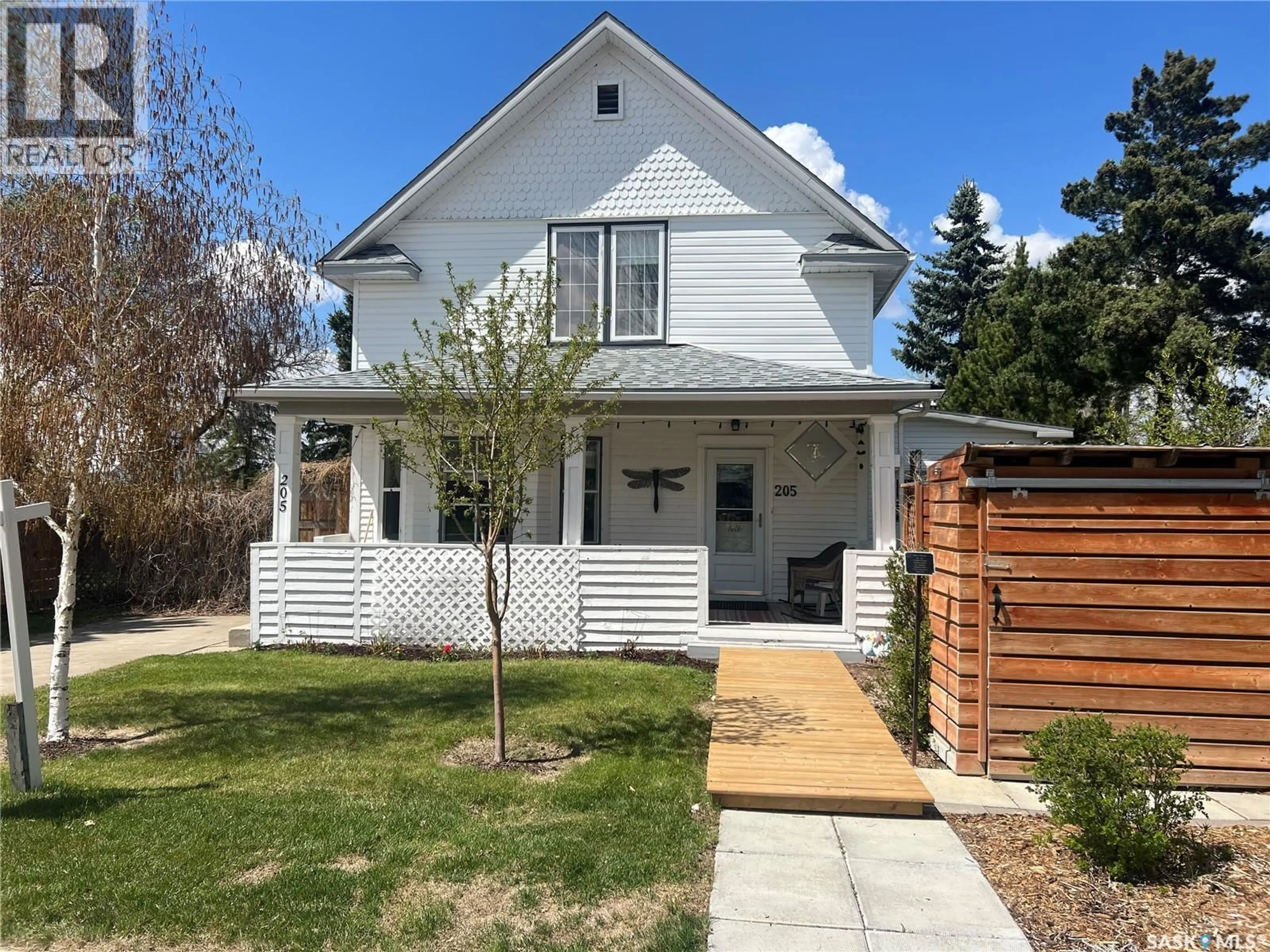 Home with vinyl exterior material, street for 205 3RD AVENUE, Harris Saskatchewan S0L1K0