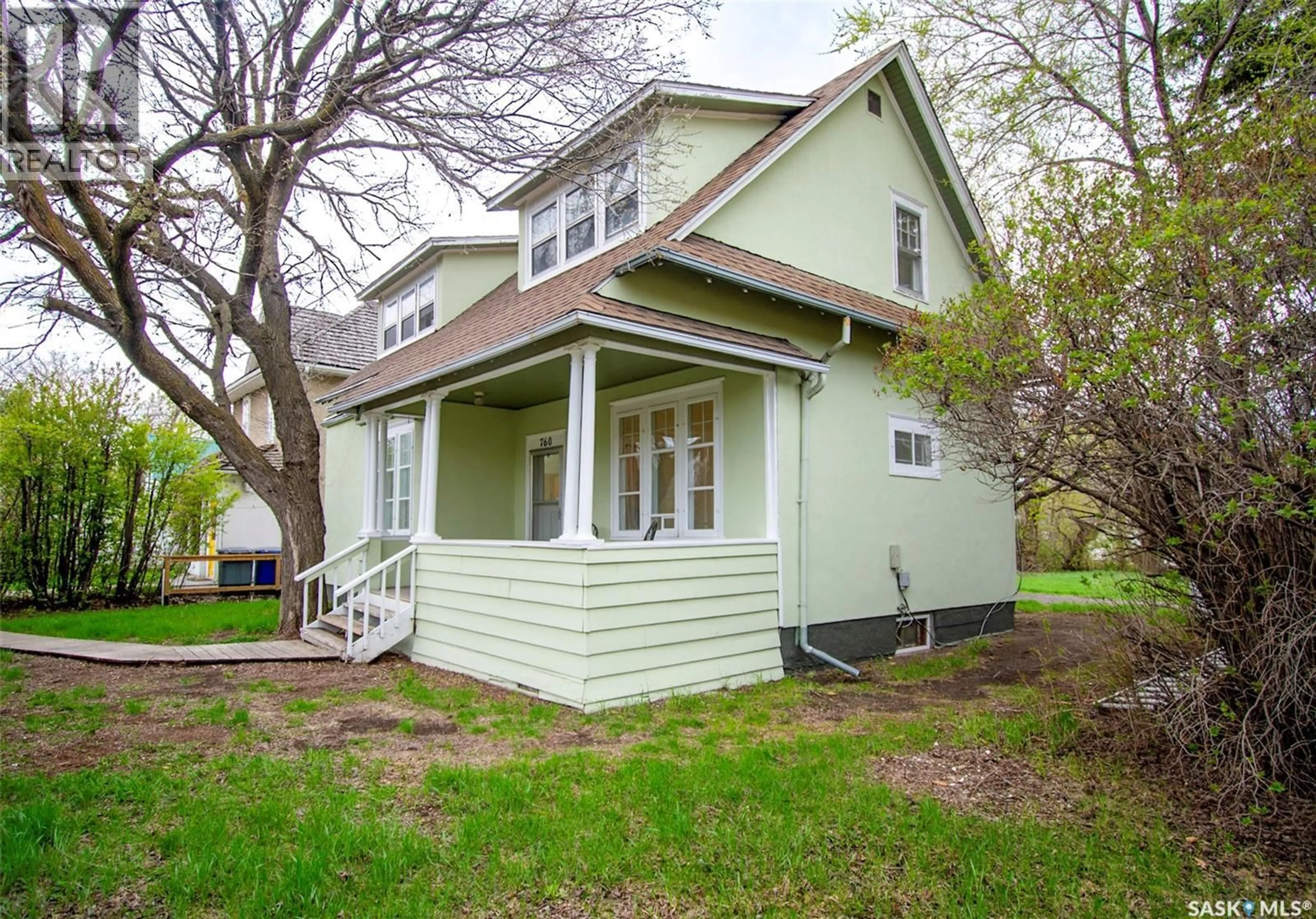 Home with vinyl exterior material, street for 760 JAMES STREET, Lumsden Saskatchewan S0G3C0