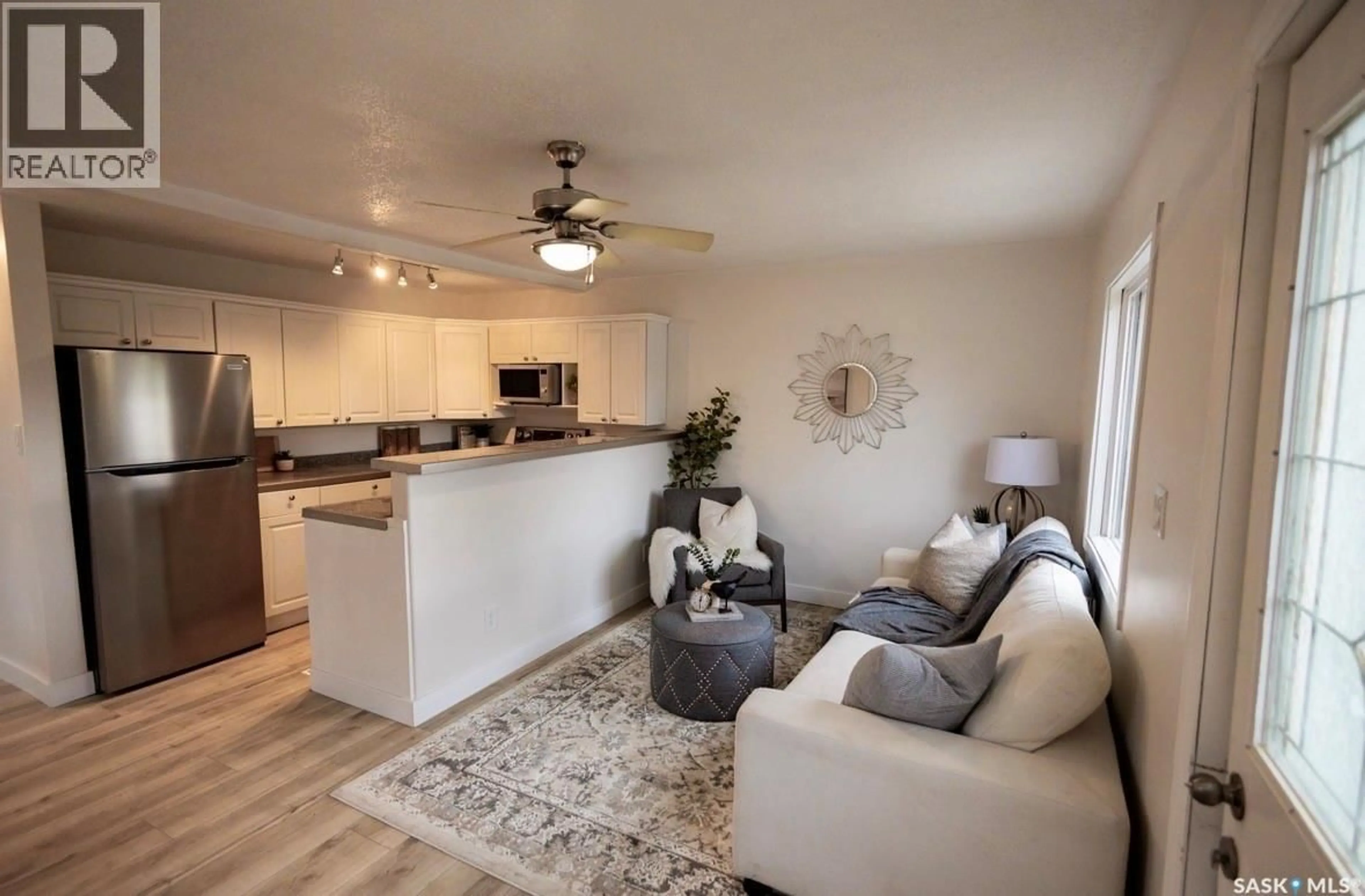 Open concept kitchen, unknown for 2070 REYNOLDS STREET, Regina Saskatchewan S4N3M8