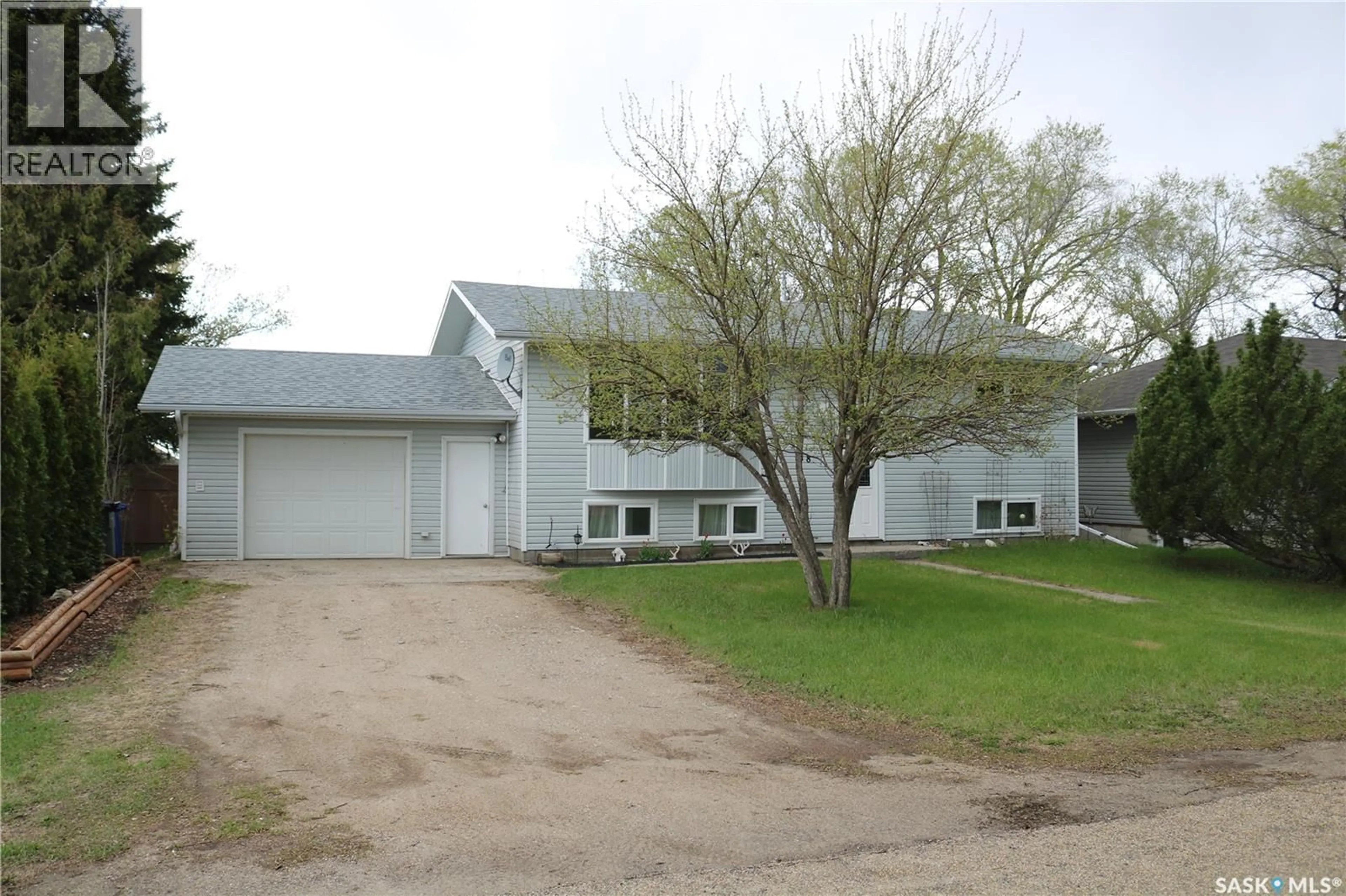 A pic from outside/outdoor area/front of a property/back of a property/a pic from drone, street for 118 4TH AVENUE, Dundurn Saskatchewan S0K1K0