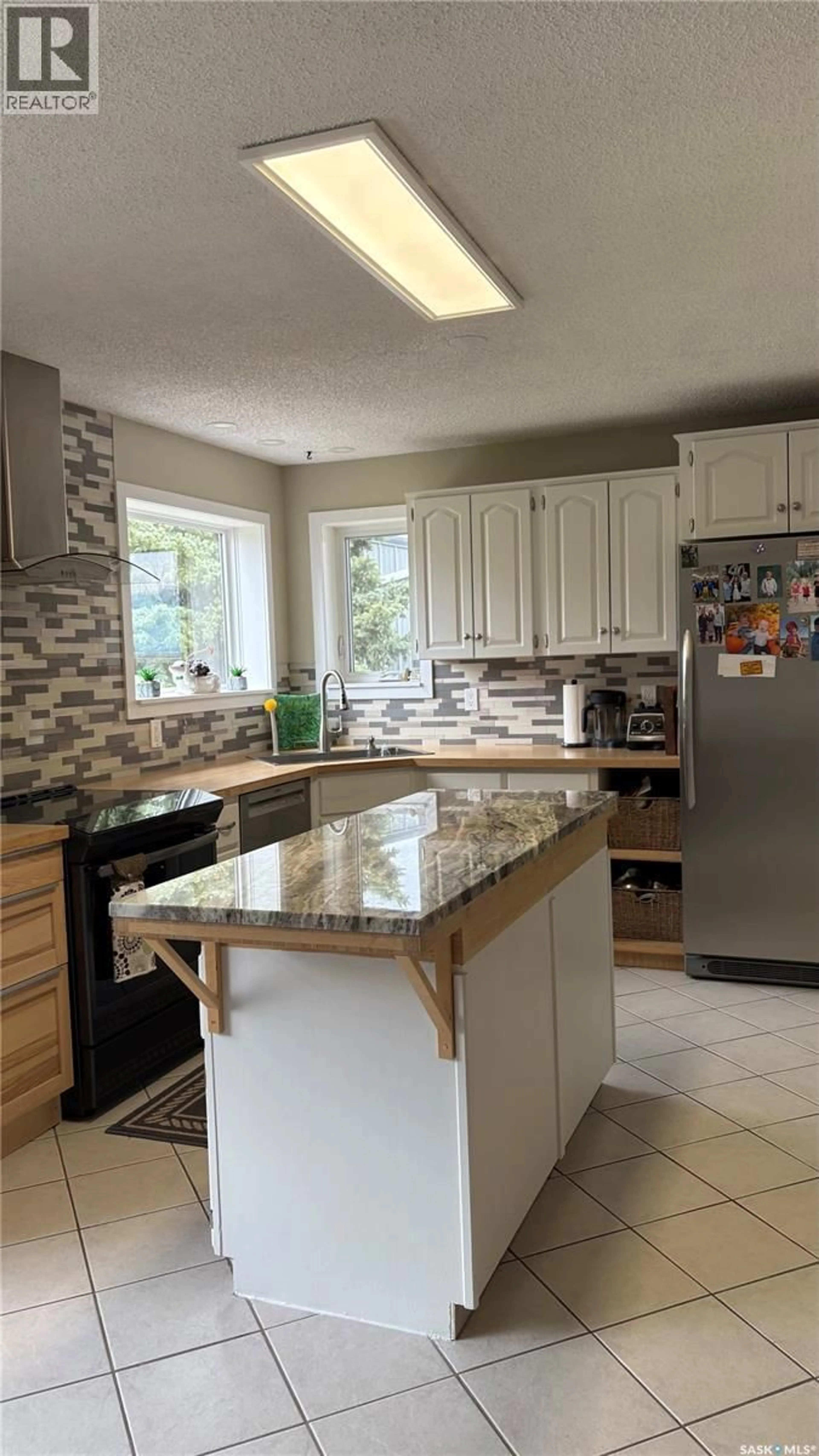 Open concept kitchen, ceramic/tile floor for 303 CURRIE CRESCENT, Strasbourg Saskatchewan S0G4V0