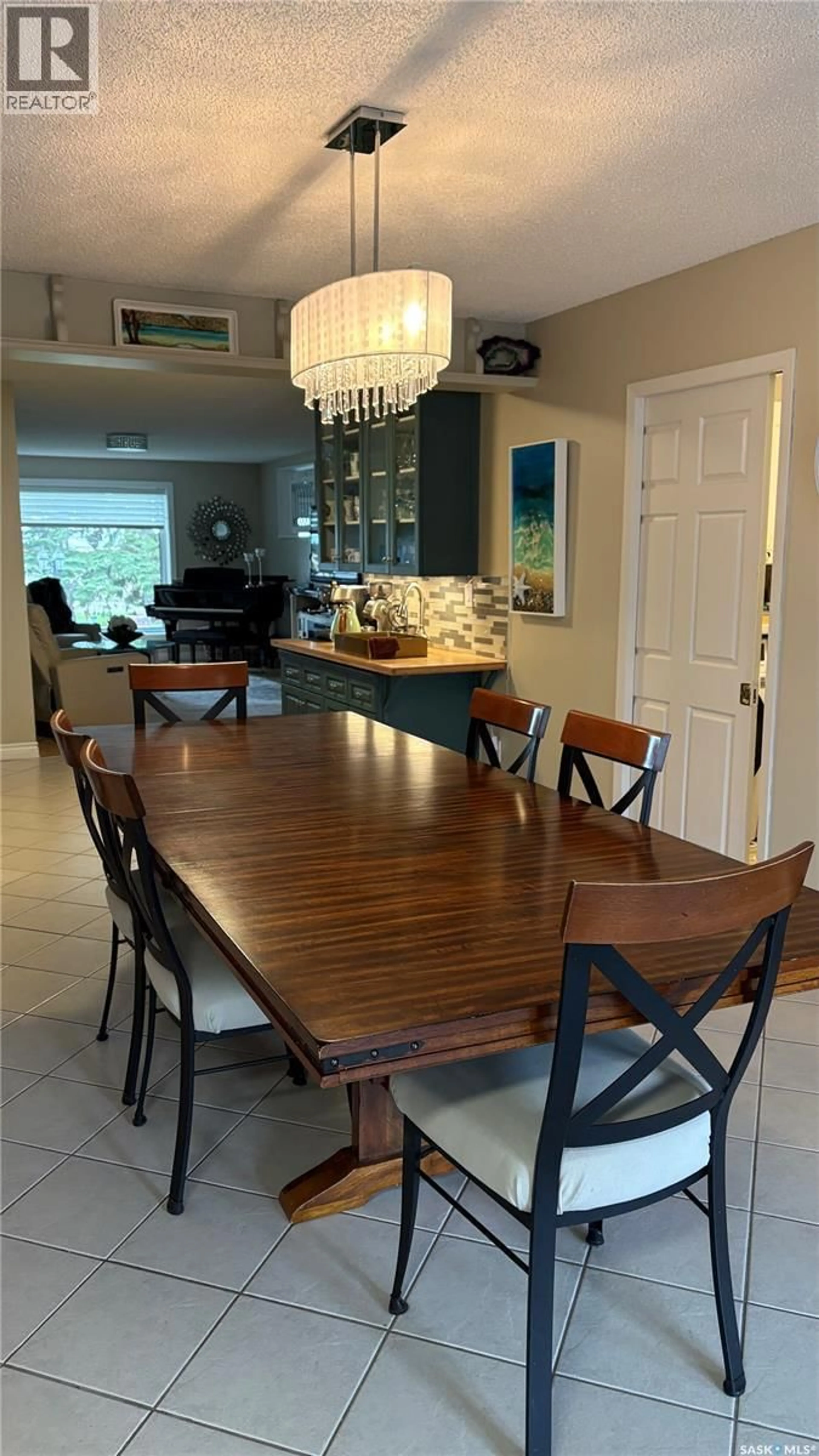 Dining room, unknown for 303 CURRIE CRESCENT, Strasbourg Saskatchewan S0G4V0