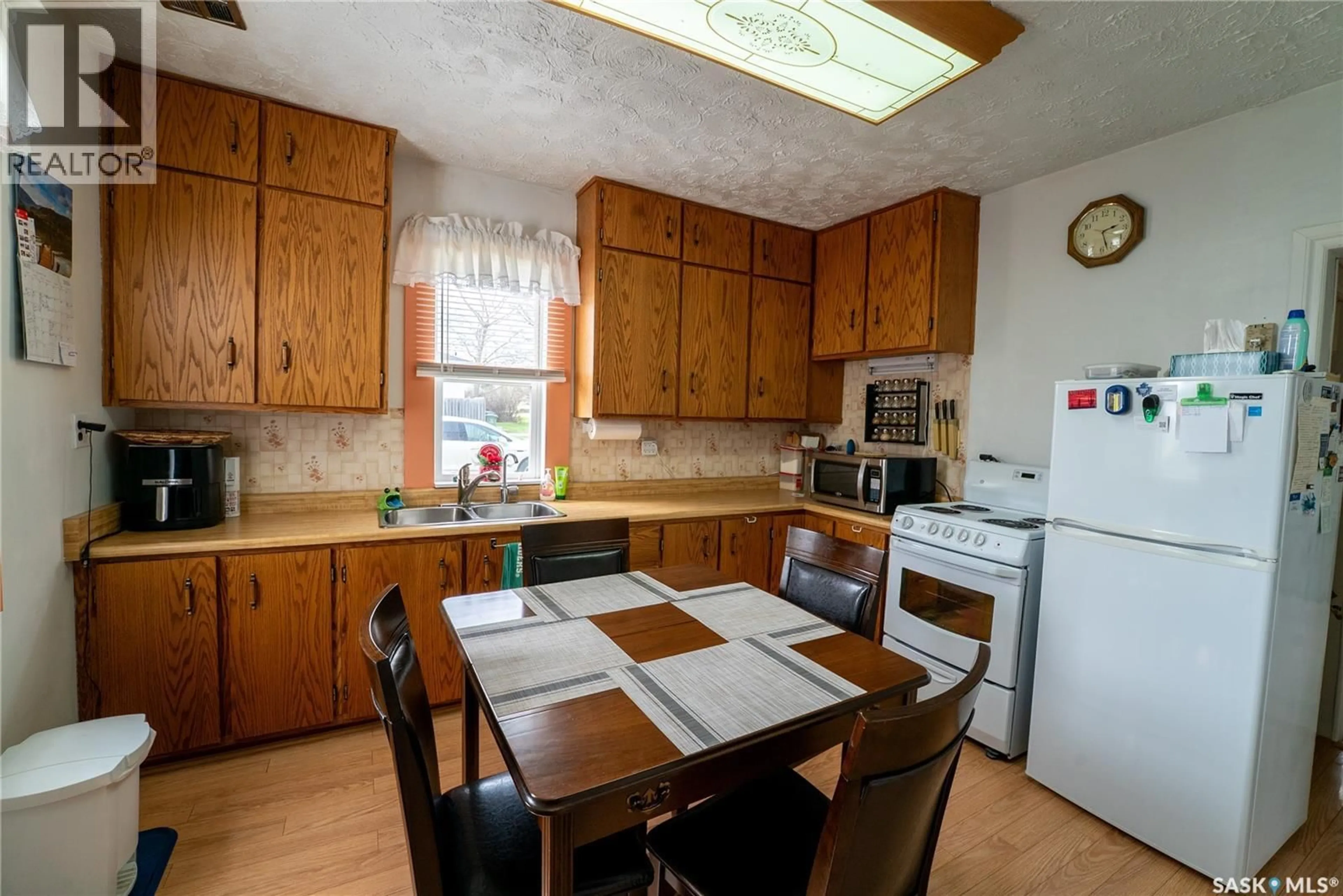Standard kitchen, unknown for 300 CARSON STREET, Dundurn Saskatchewan S0K1K0