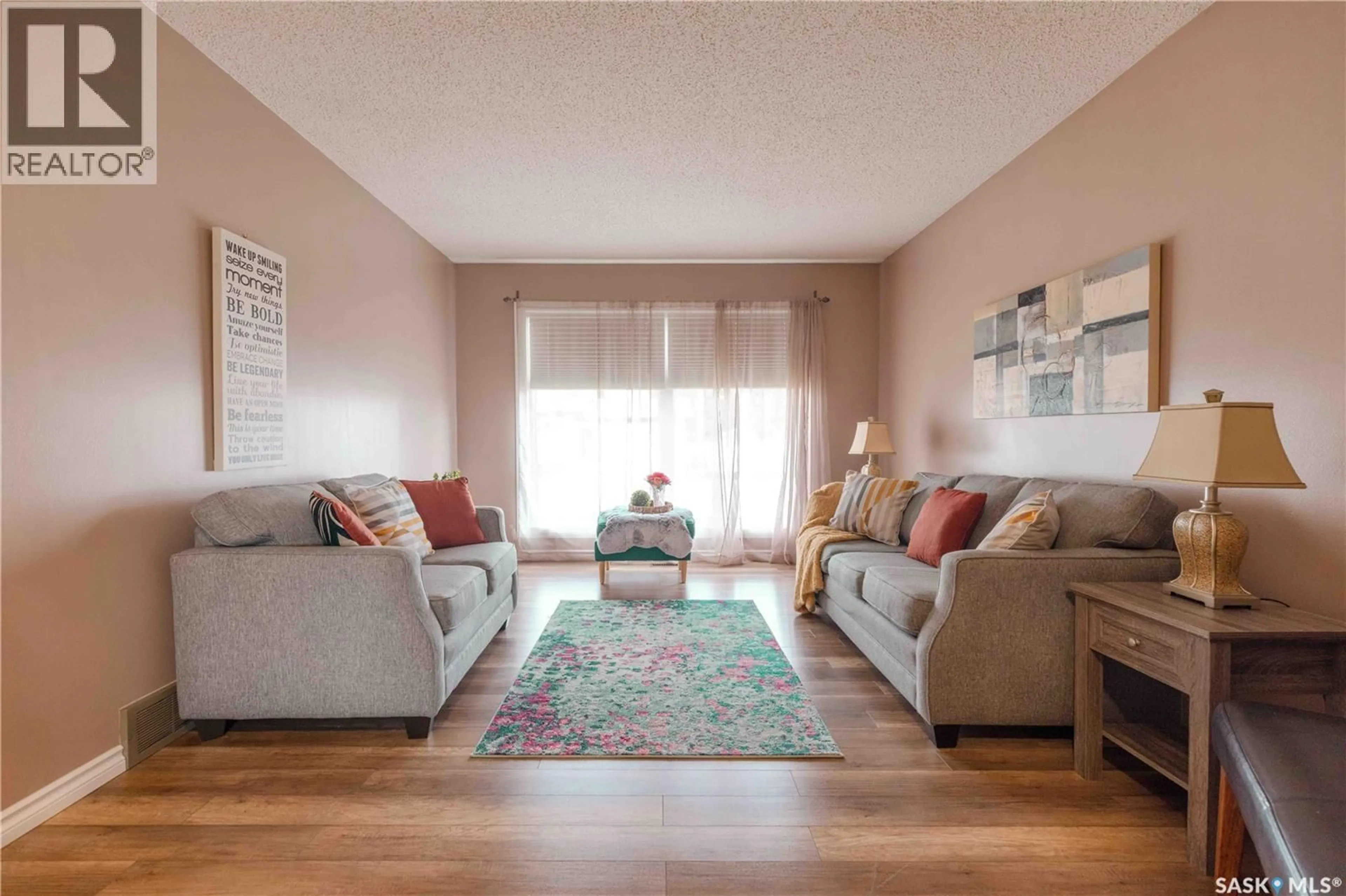 Living room with furniture, unknown for 466 SMITH CRESCENT, Saskatoon Saskatchewan S7M5A1