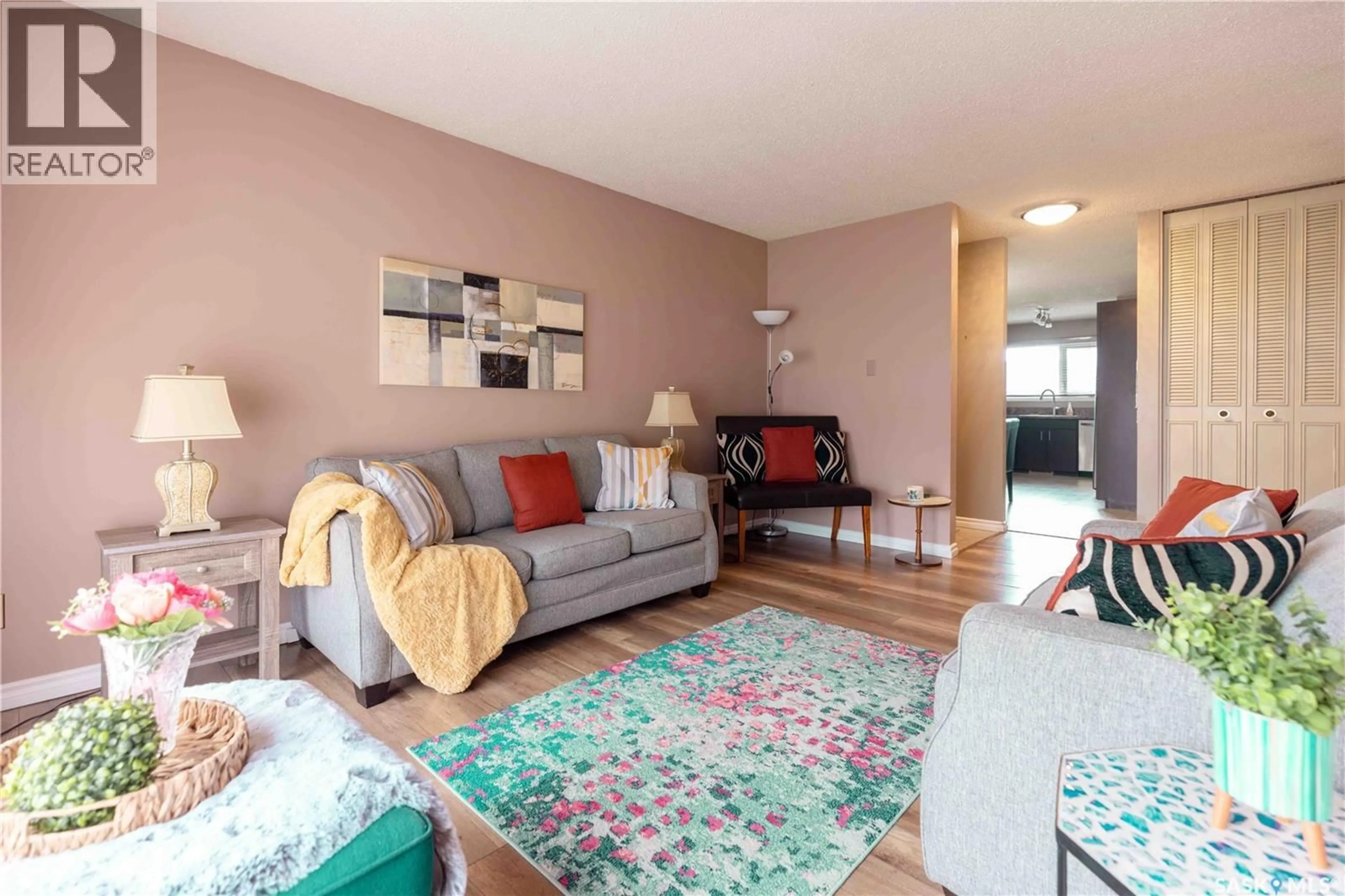 Living room with furniture, unknown for 466 SMITH CRESCENT, Saskatoon Saskatchewan S7M5A1