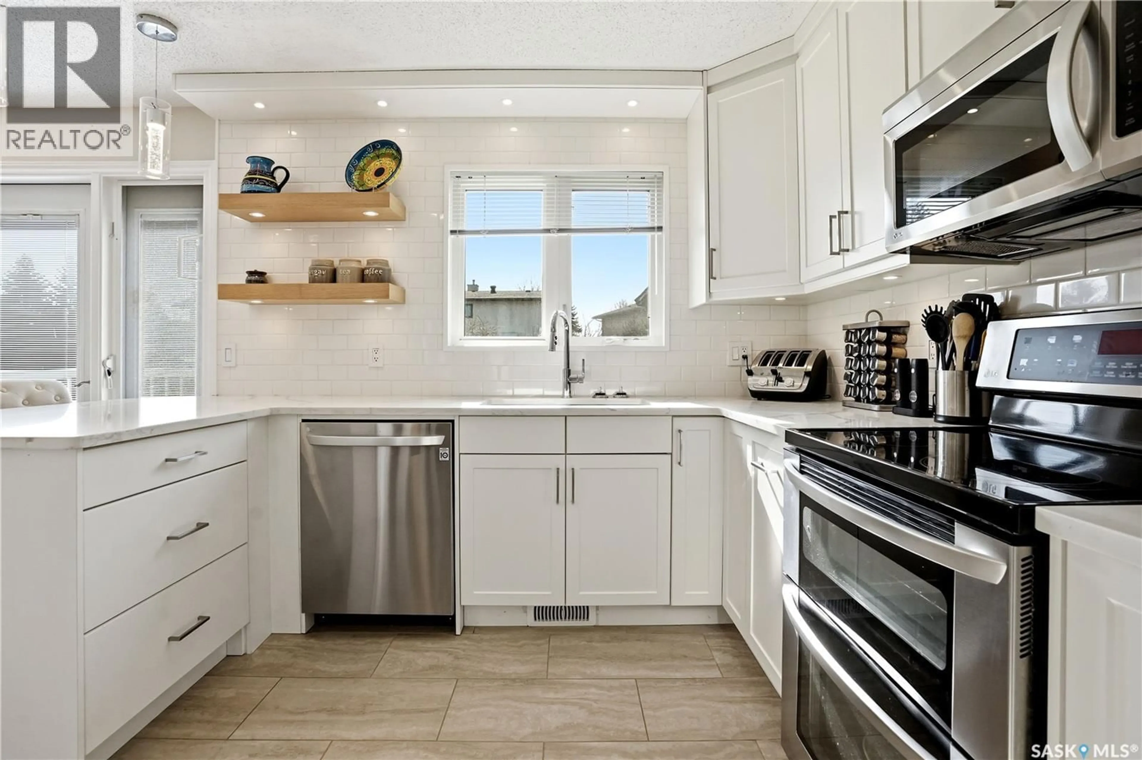 Contemporary kitchen, ceramic/tile floor for 2815 HELMSING STREET, Regina Saskatchewan S4V0W7