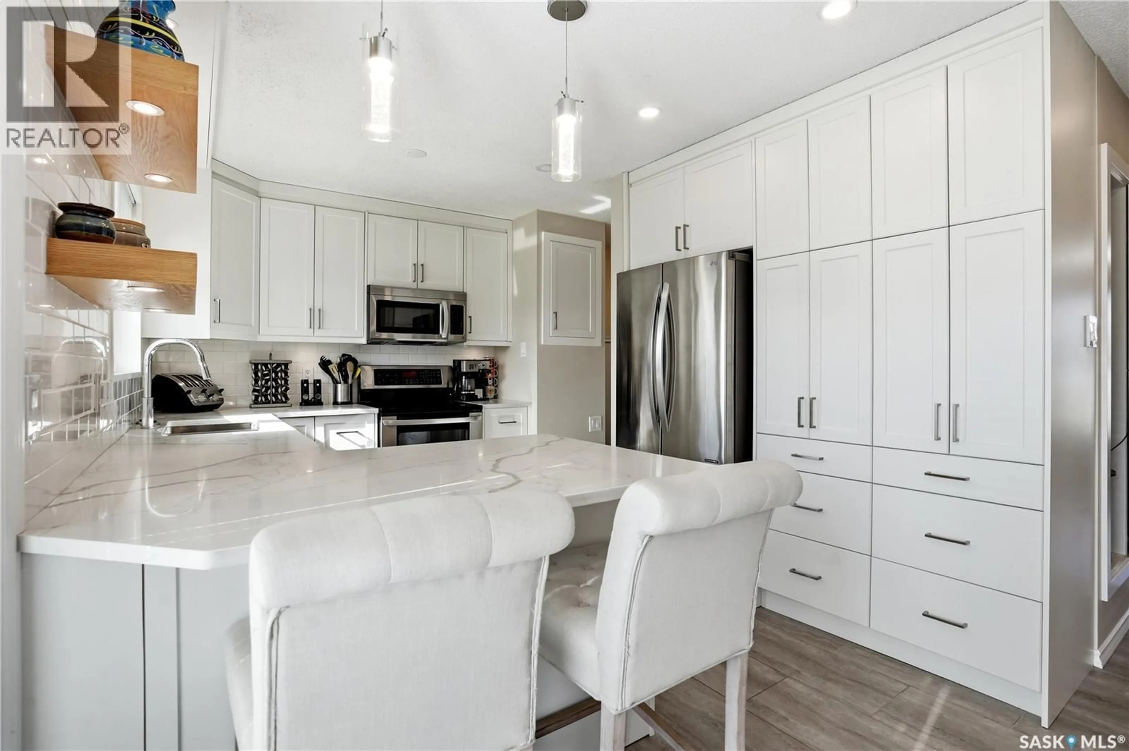 Contemporary kitchen, unknown for 2815 HELMSING STREET, Regina Saskatchewan S4V0W7