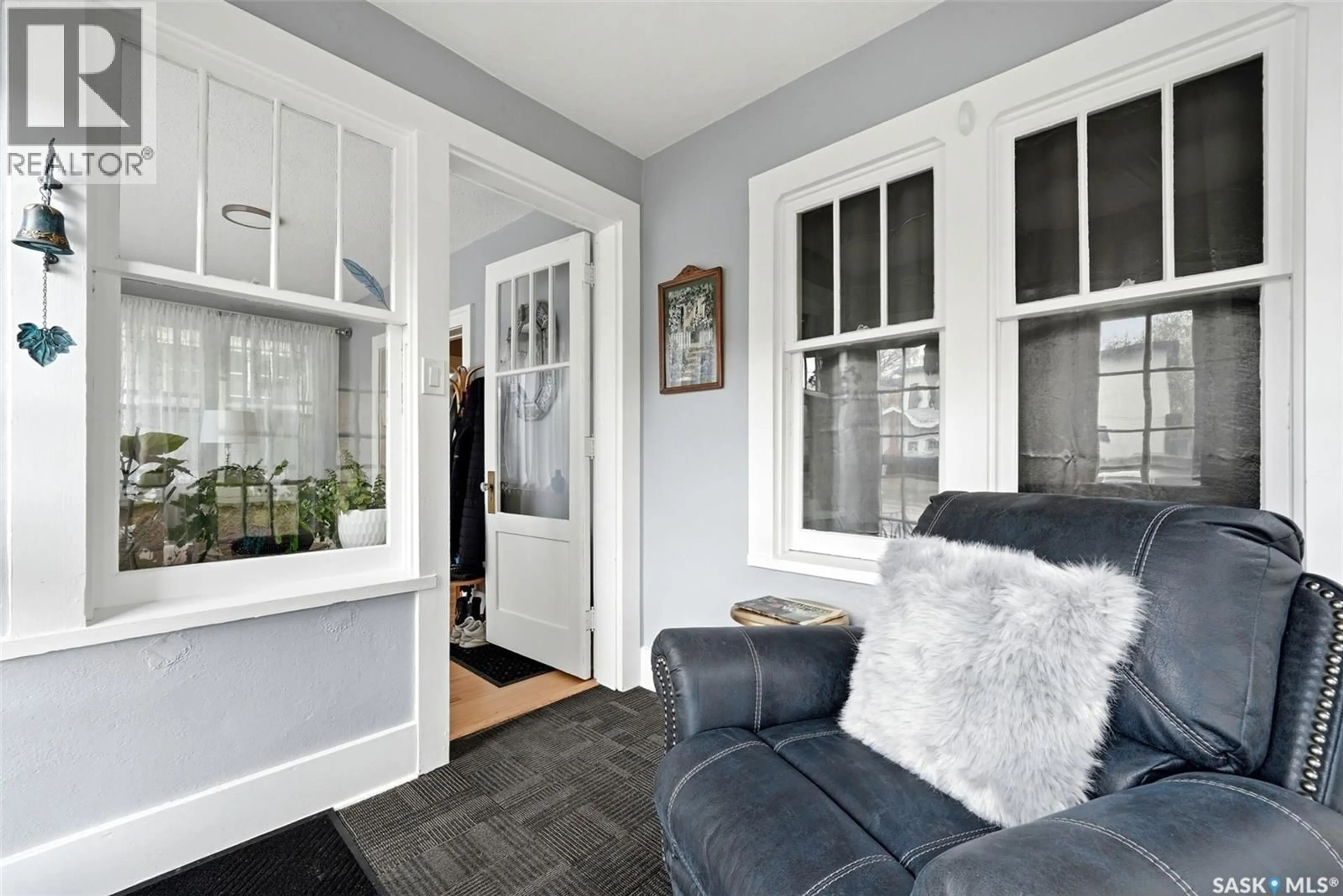 Indoor entryway for 3311 13TH AVENUE, Regina Saskatchewan S4T1P6