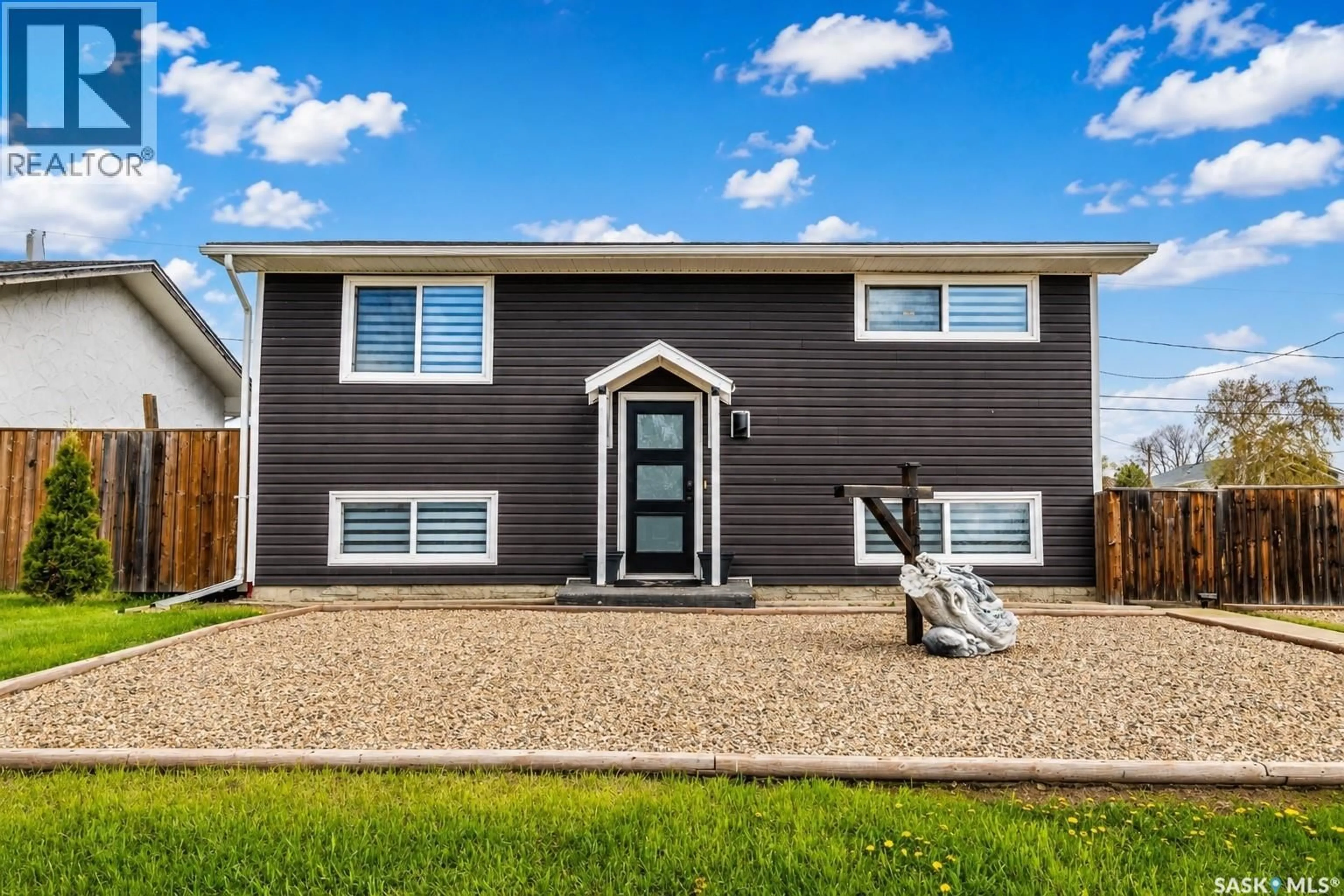 Home with vinyl exterior material, unknown for 1304 ATHABASCA STREET, Moose Jaw Saskatchewan S6H6C1