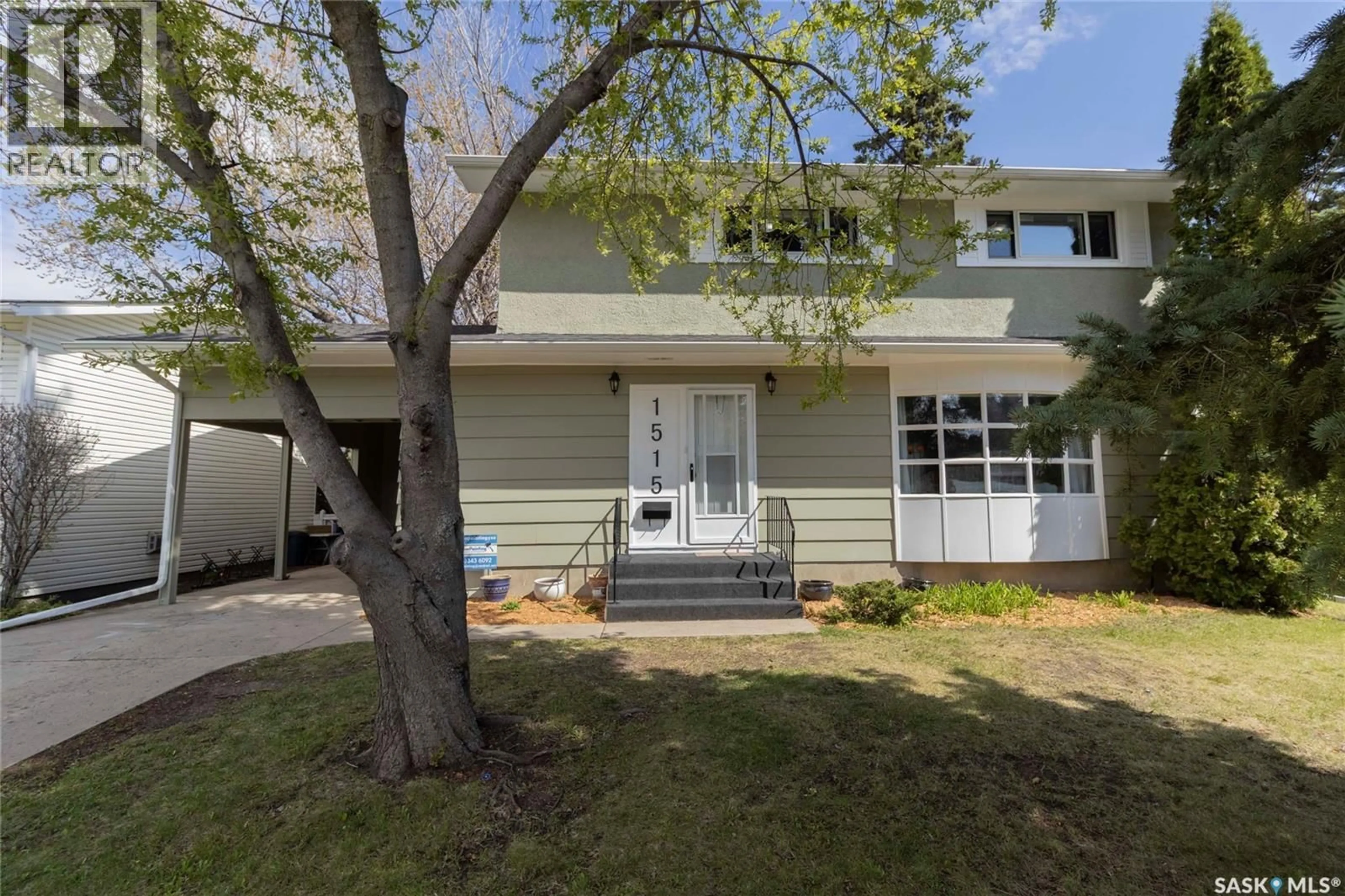 Home with vinyl exterior material, street for E - 1515 HILLIARD STREET, Saskatoon Saskatchewan S7J0G5