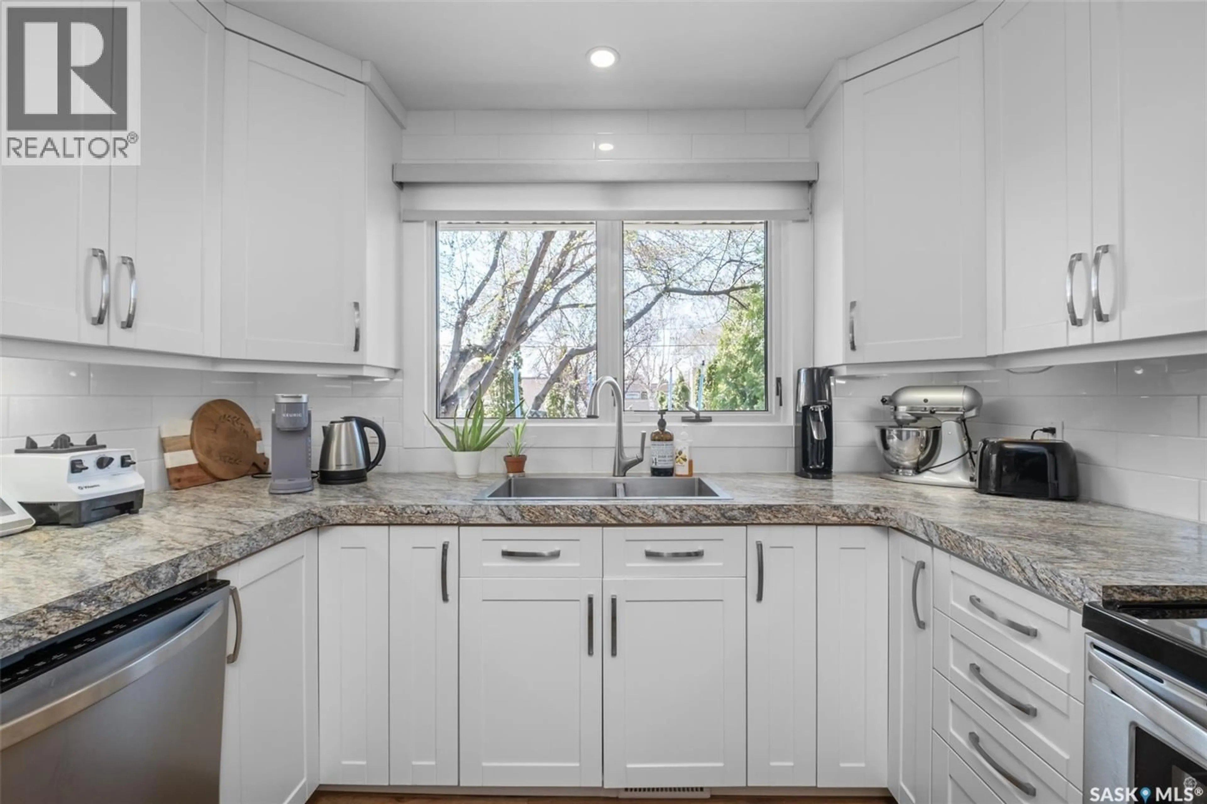 Contemporary kitchen, ceramic/tile floor for 575 27TH STREET, Prince Albert Saskatchewan S6V4S4