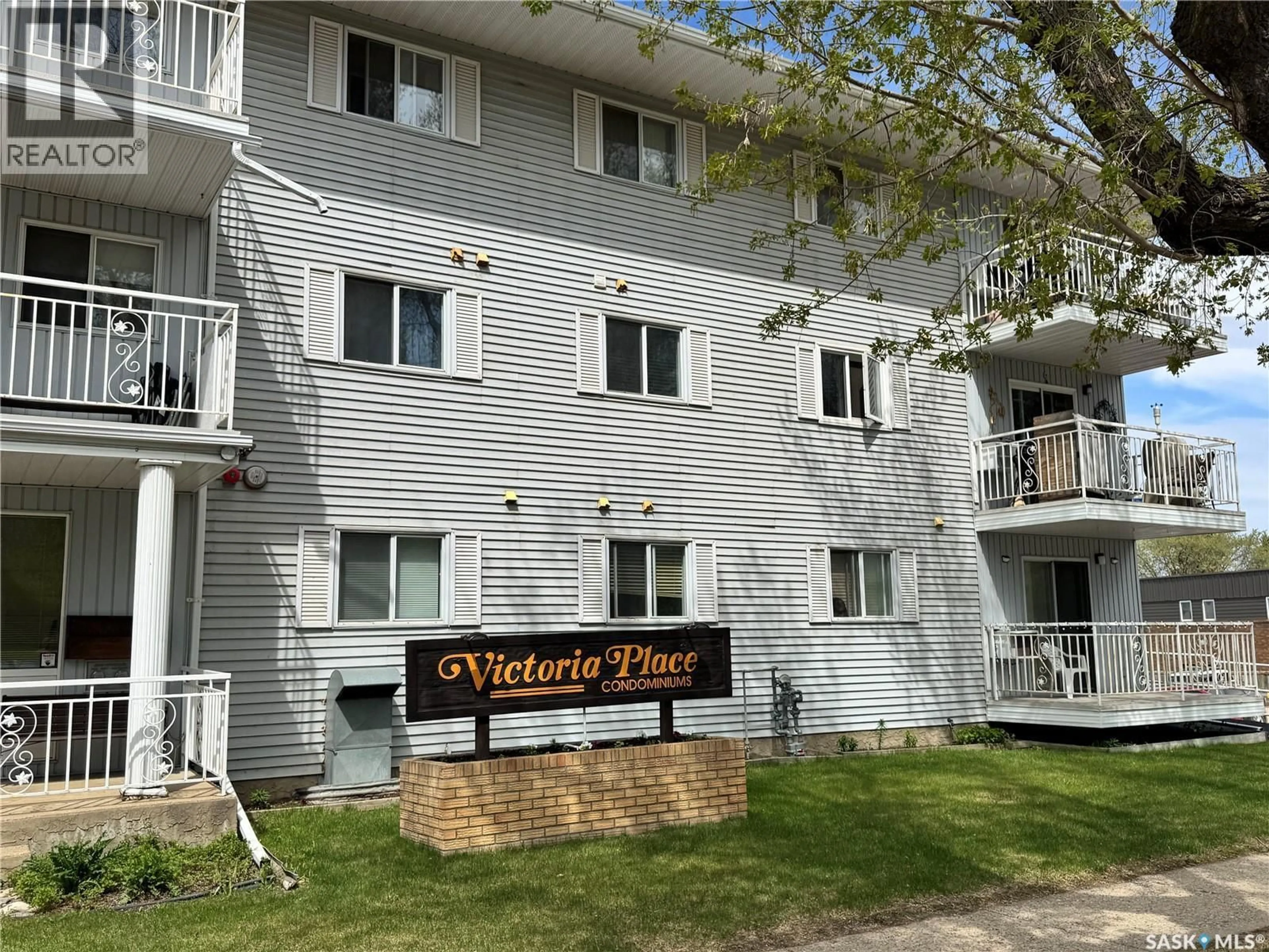 Patio, street for 205 66 19TH STREET, Prince Albert Saskatchewan S6V7T6