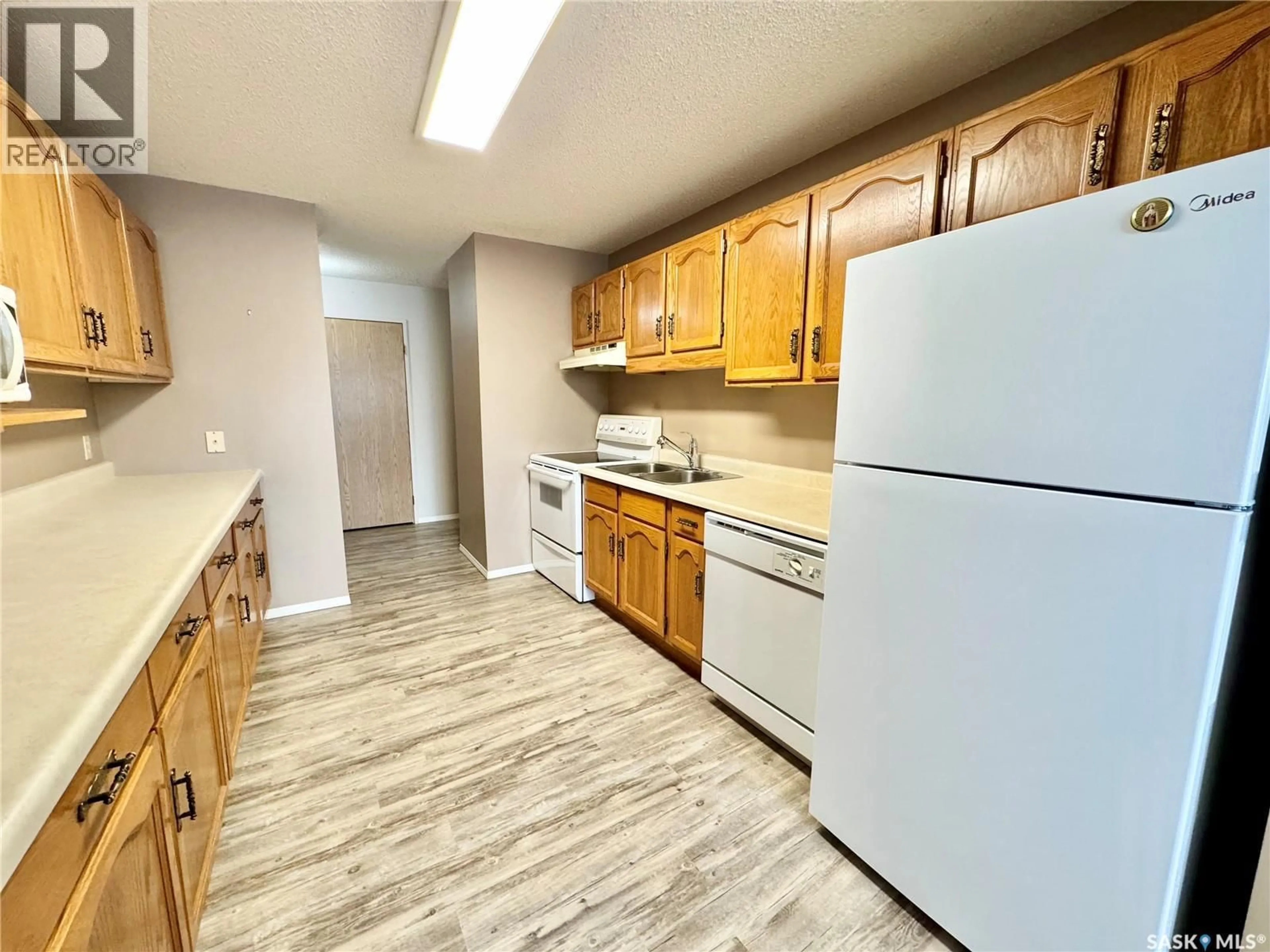Standard kitchen, unknown for 205 66 19TH STREET, Prince Albert Saskatchewan S6V7T6