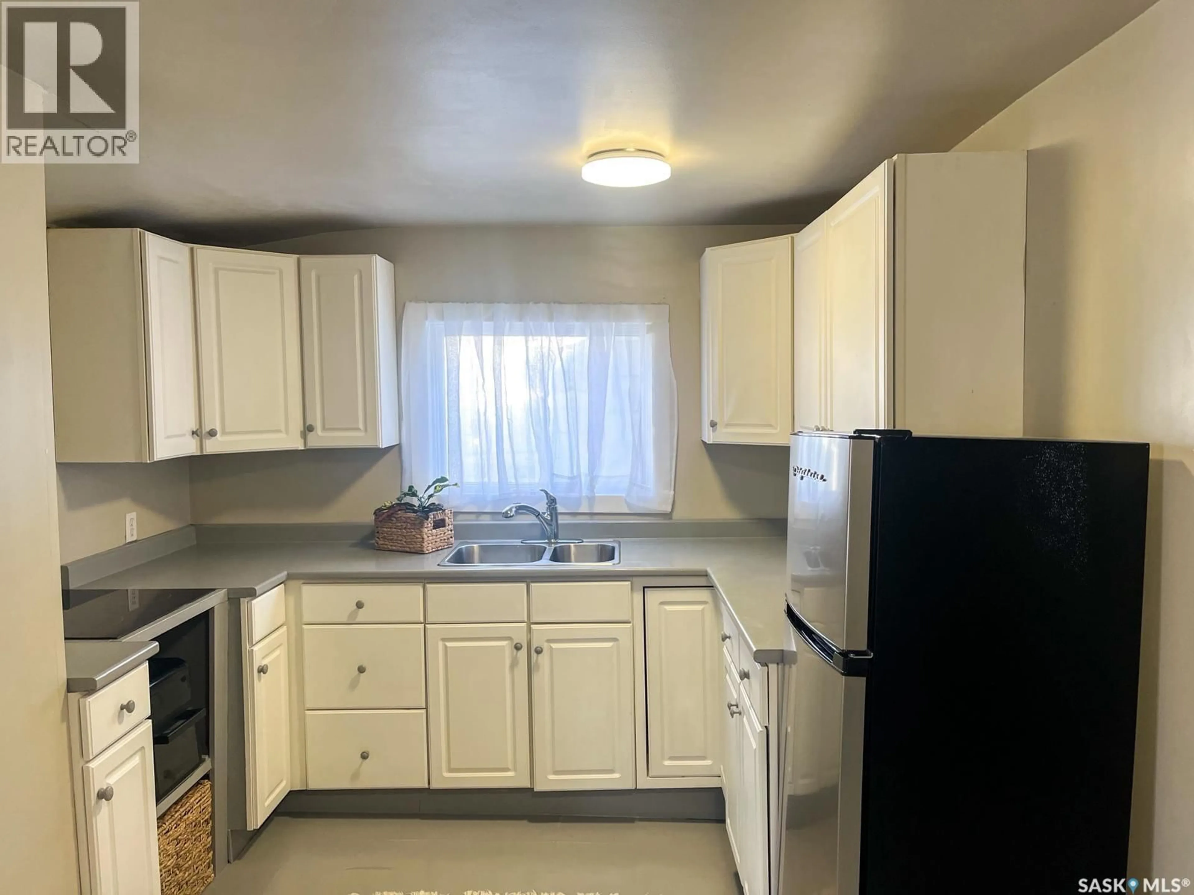 Standard kitchen, unknown for 2234 WINNIPEG STREET, Regina Saskatchewan S4P1H1