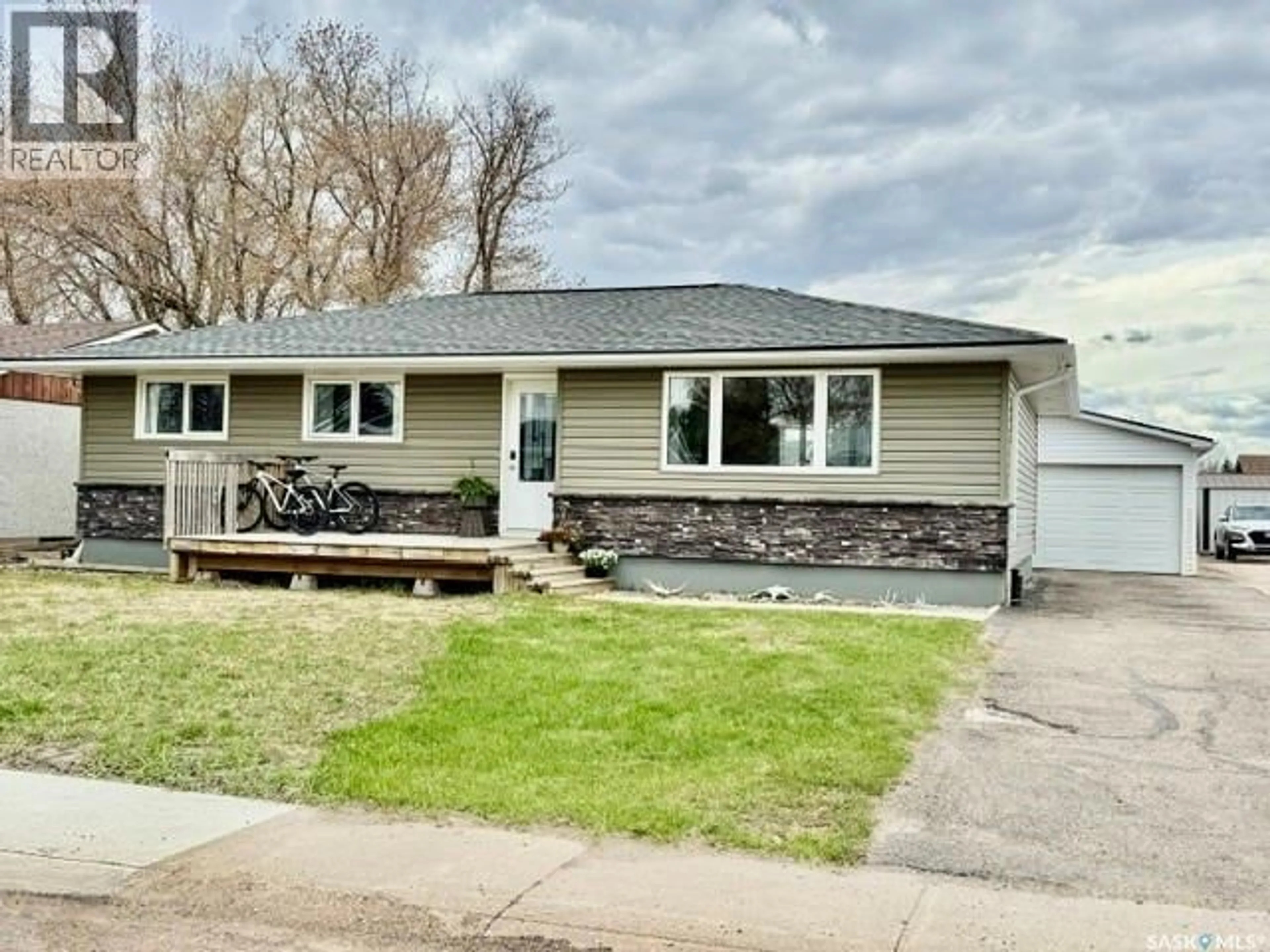 Home with vinyl exterior material, street for 55 FOLLEY CRESCENT, Lanigan Saskatchewan S0K2M0