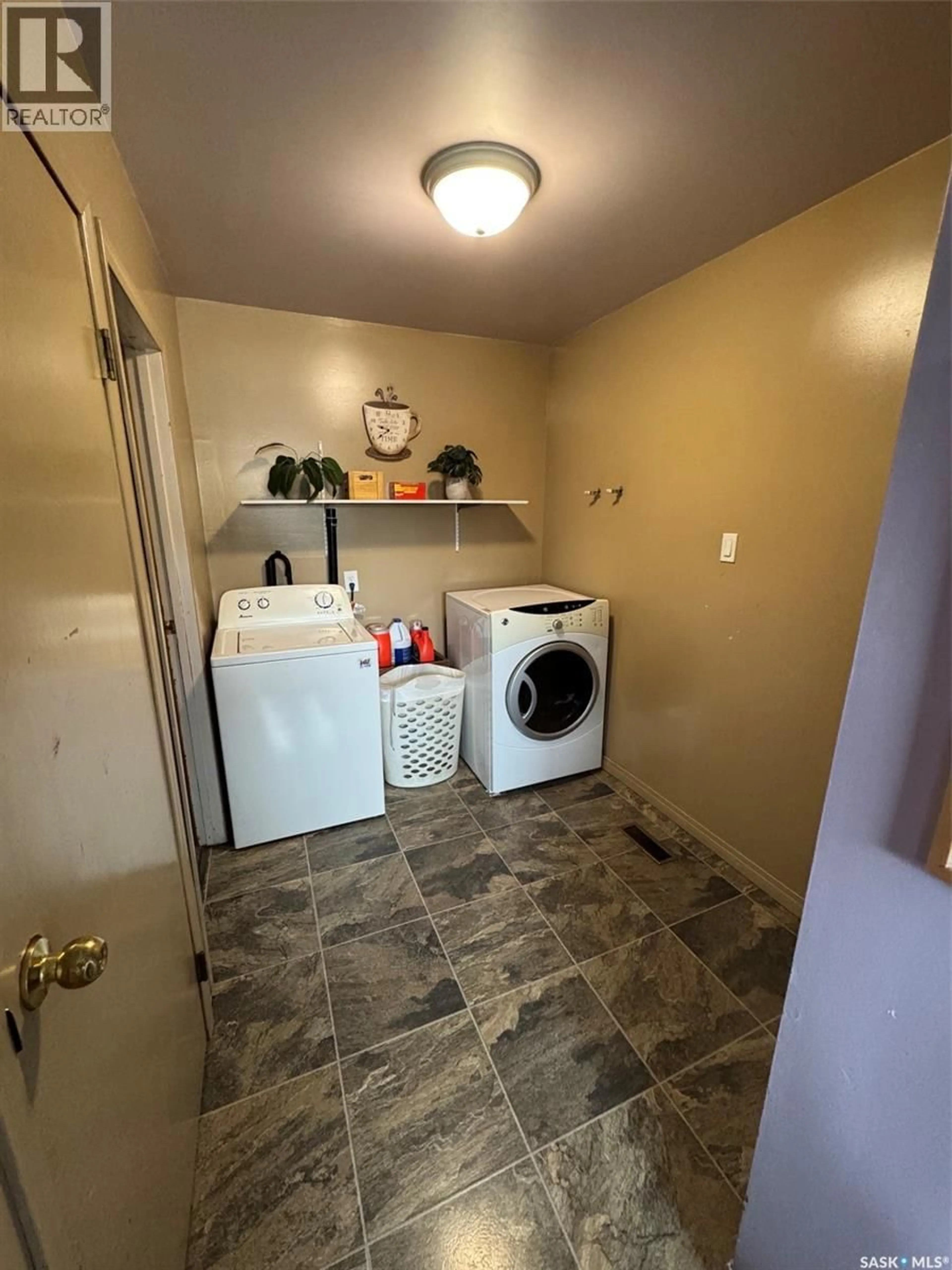 Laundry room for 702 SECOND STREET, Estevan Saskatchewan S4A2B3