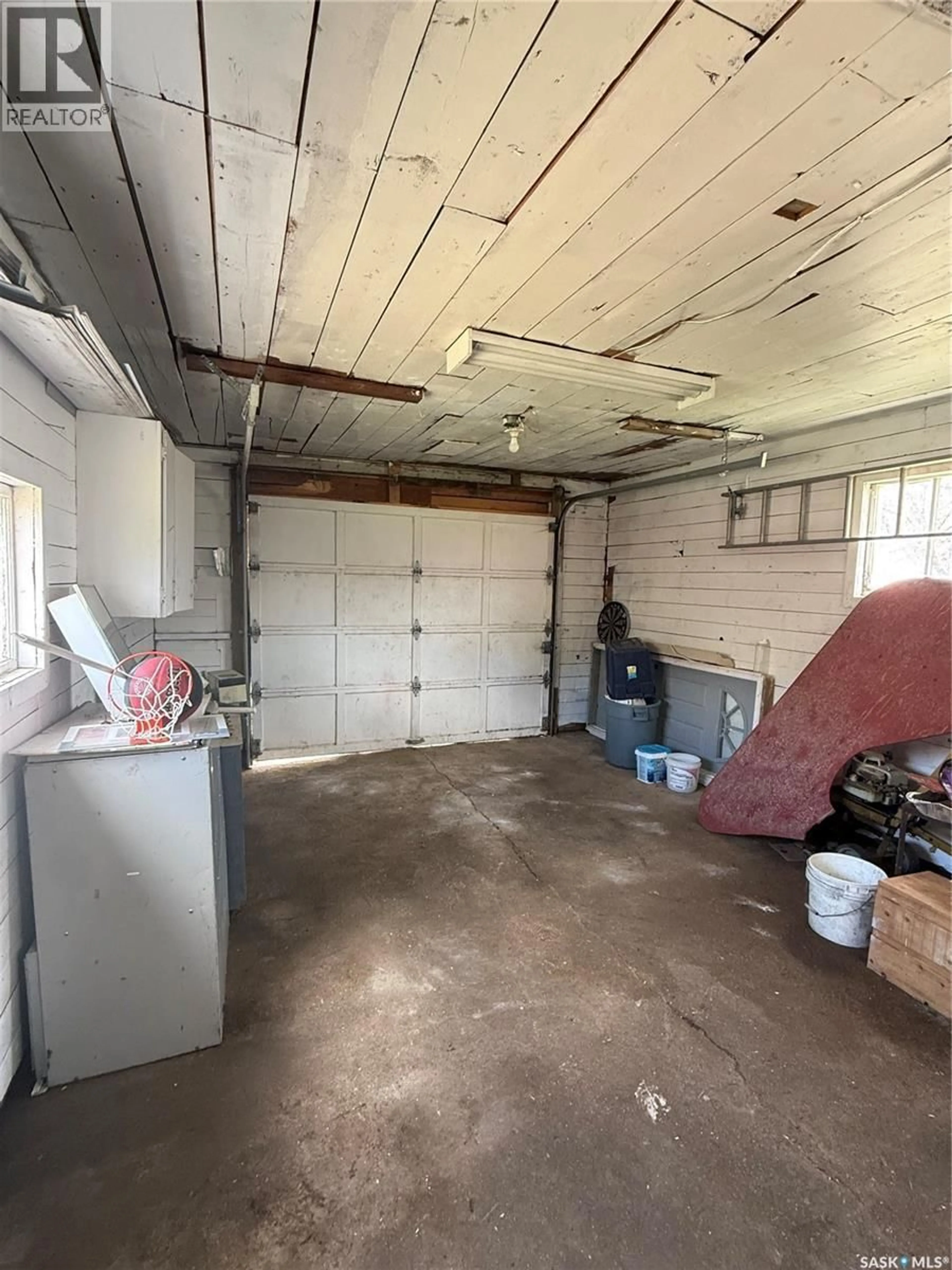 Indoor garage for 901 2ND STREET, Nipawin Saskatchewan S0E1E0