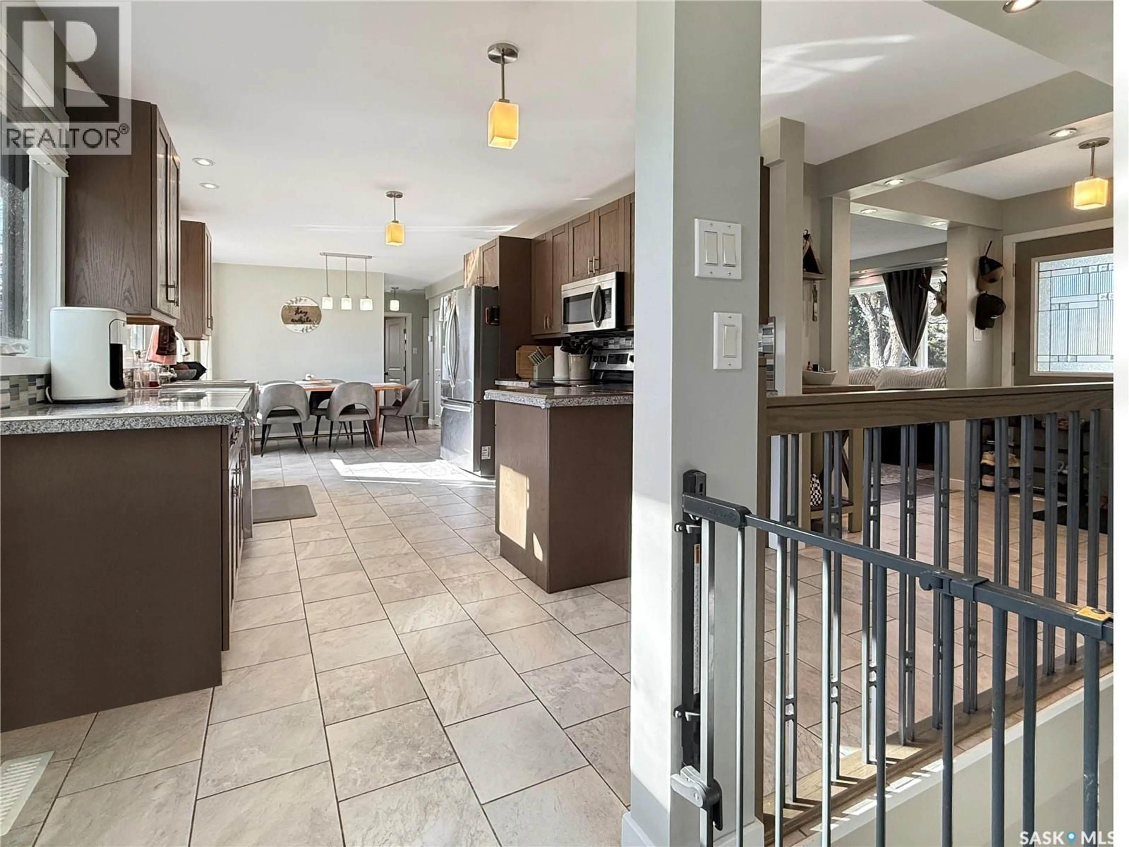 Open concept kitchen, ceramic/tile floor for 480 3RD AVENUE, Swift Current Saskatchewan S9H3K8