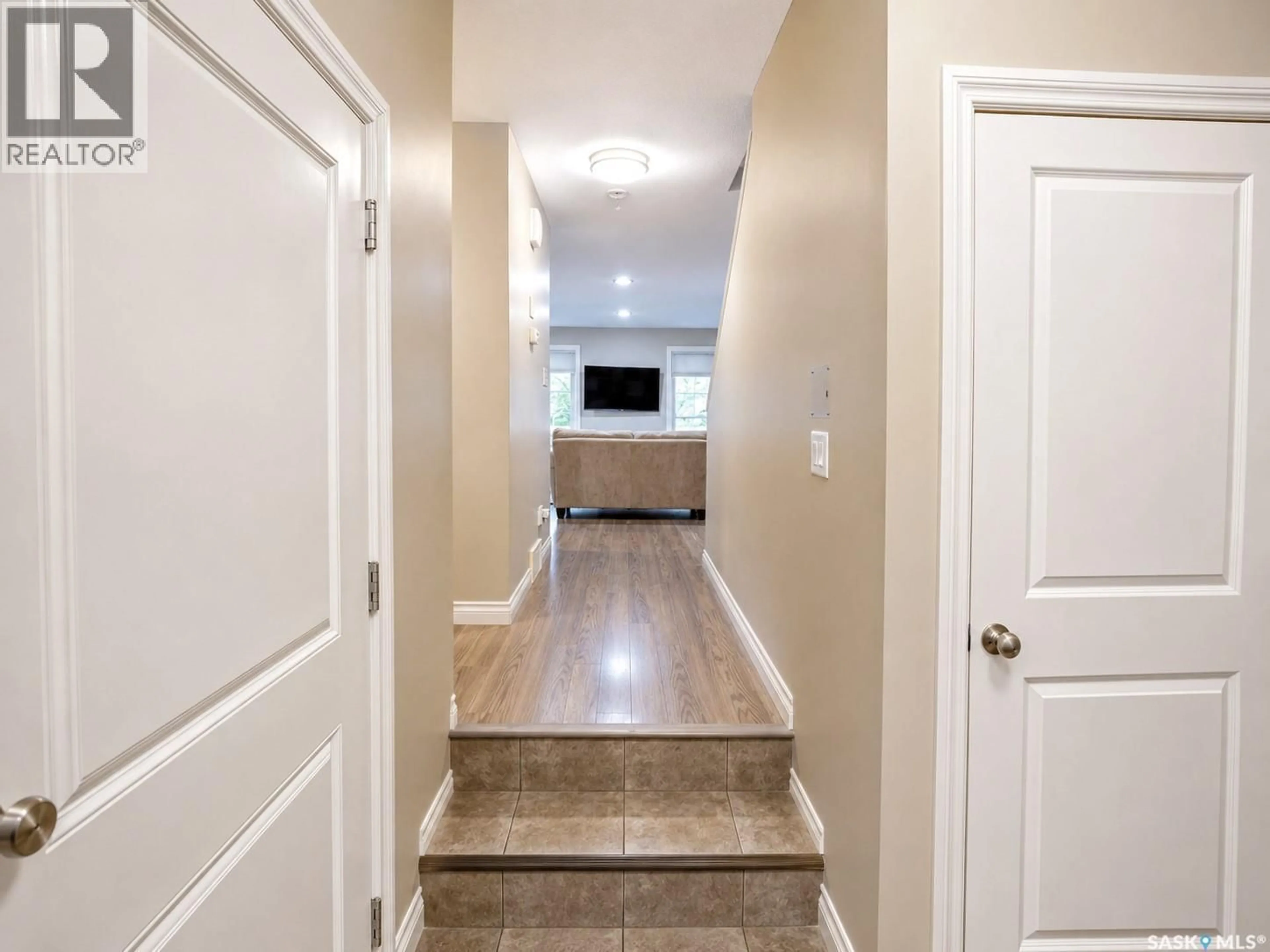 Indoor entryway for 122 DEMARCO POINTE LANE, Regina Saskatchewan S4T1E8