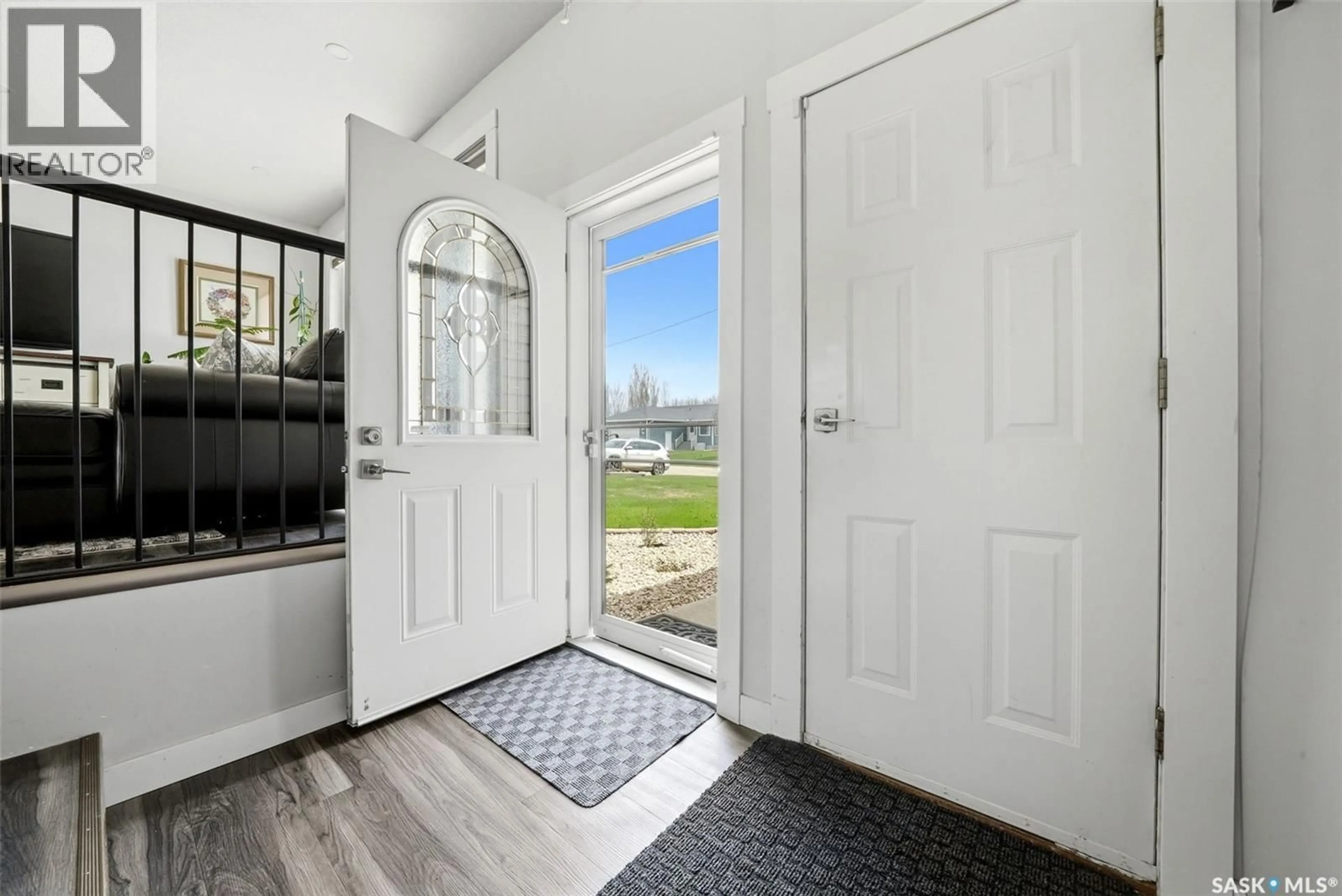 Indoor entryway for 1001 DEWDNEY STREET, Indian Head Saskatchewan S0G2K0
