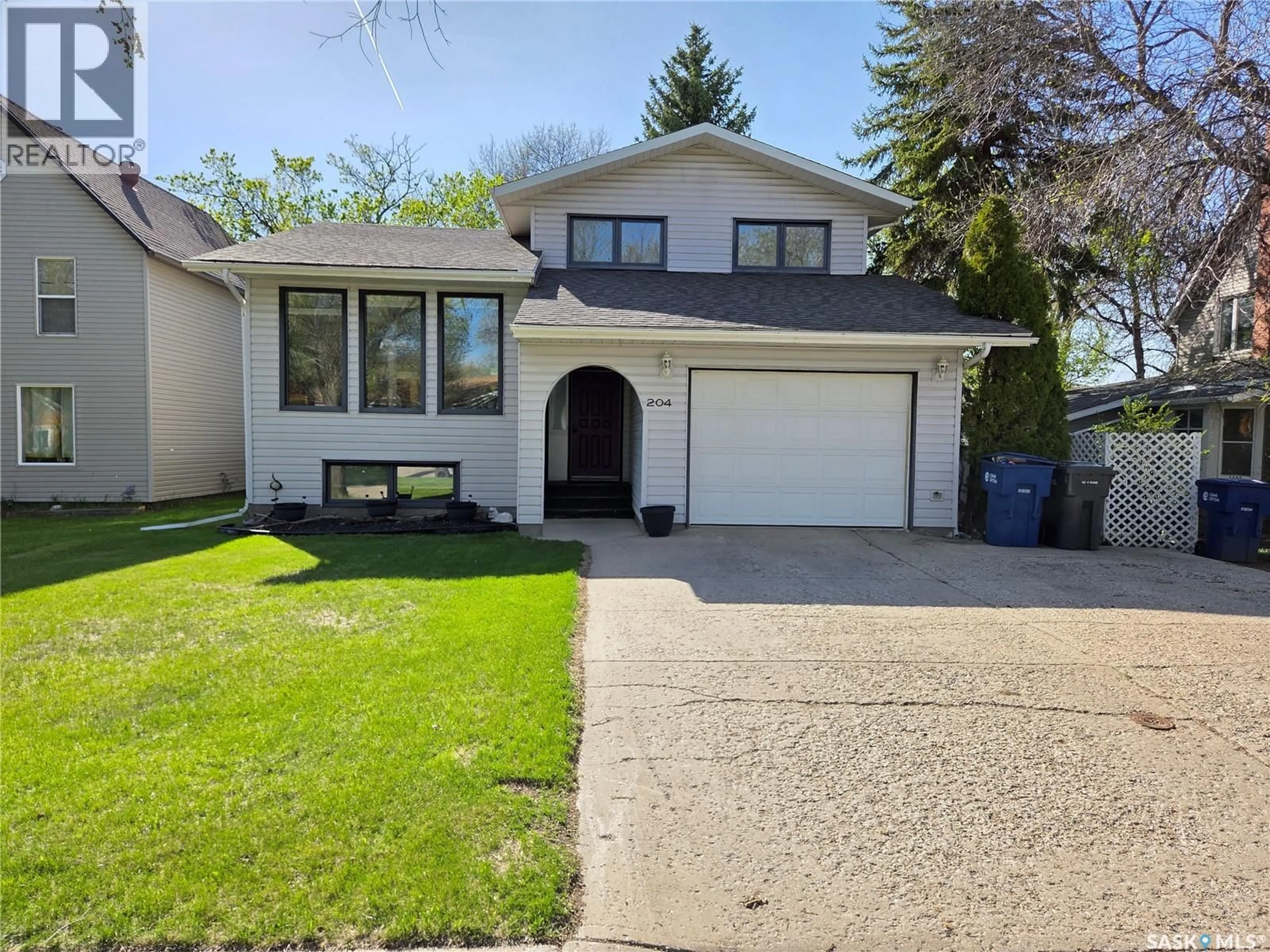 Home with vinyl exterior material, street for 204 1ST STREET, Carlyle Saskatchewan S0C0R0