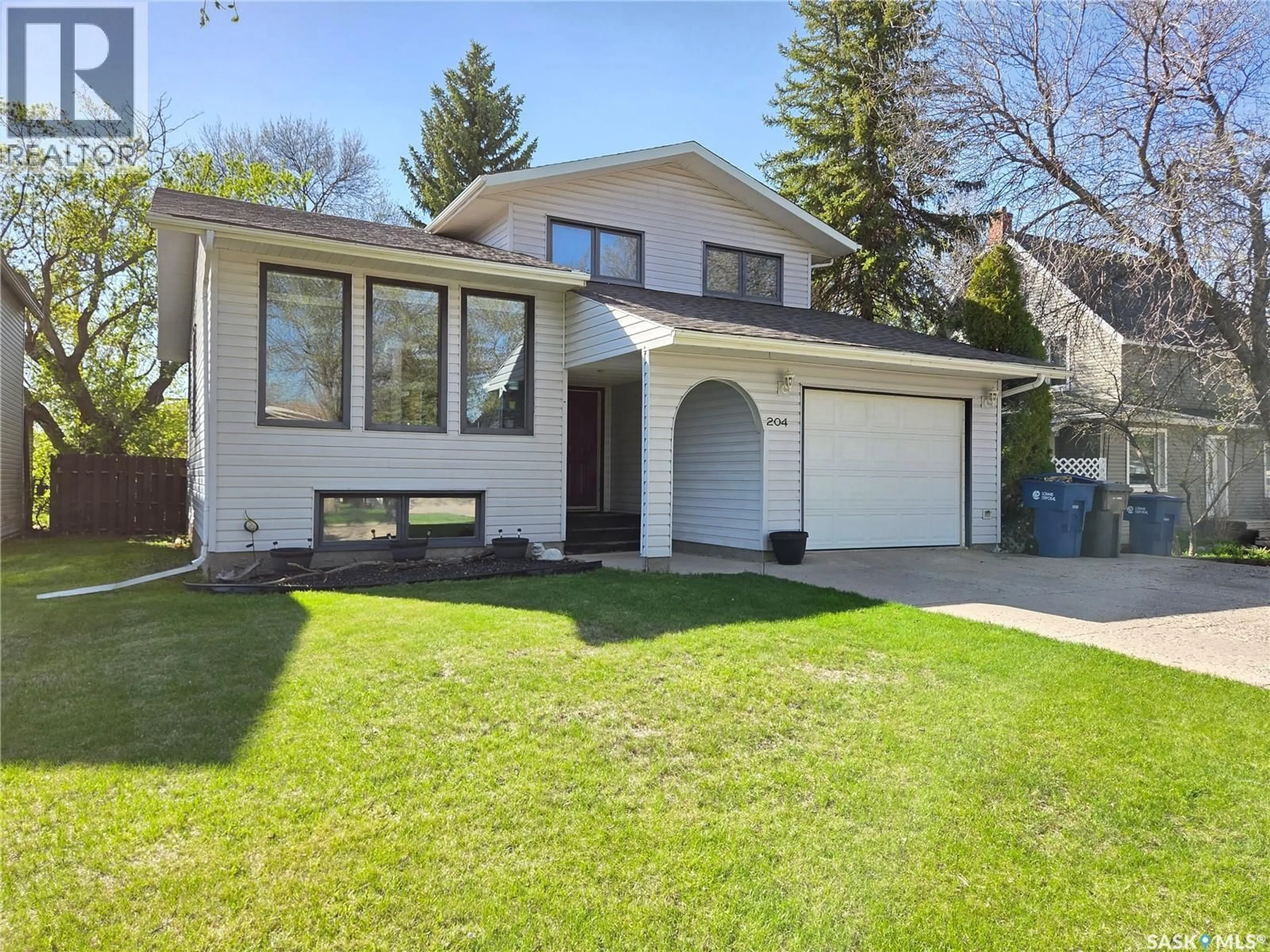 Home with vinyl exterior material, street for 204 1ST STREET, Carlyle Saskatchewan S0C0R0